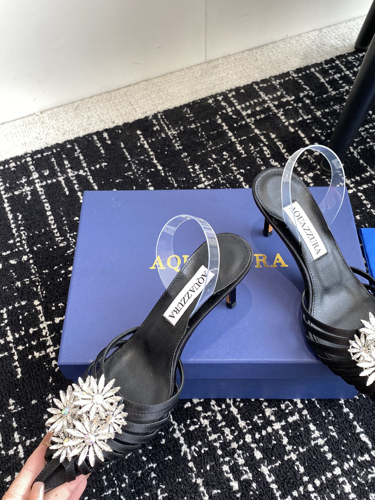 Aquazzura24ss惊艳火爆款菠萝王室贵族的钟爱雍容华贵气质高雅到手如图柜级品质进口真丝璀璨别致水