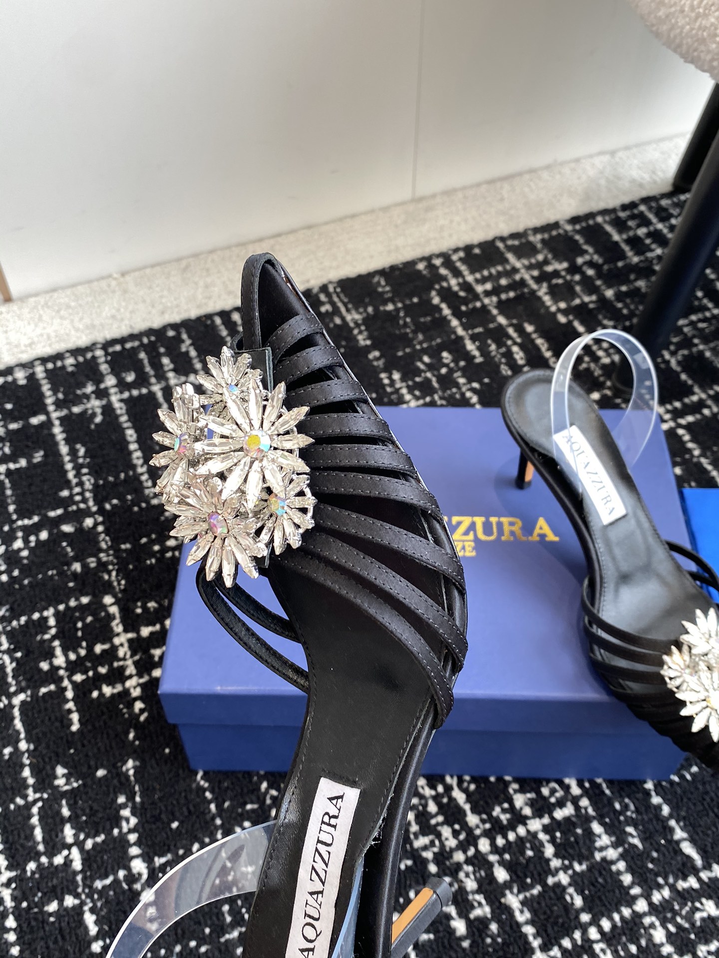 Aquazzura24ss惊艳火爆款菠萝王室贵族的钟爱雍容华贵气质高雅到手如图柜级品质进口真丝璀璨别致水