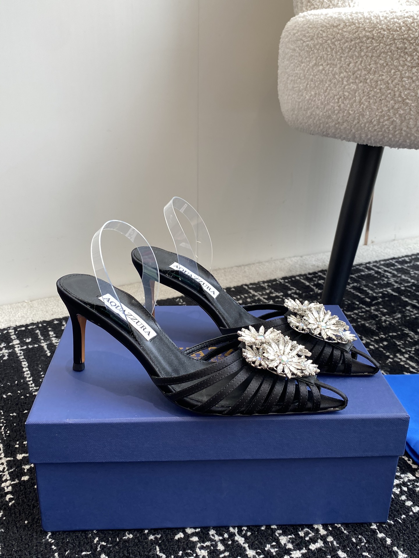 Aquazzura24ss惊艳火爆款菠萝王室贵族的钟爱雍容华贵气质高雅到手如图柜级品质进口真丝璀璨别致水