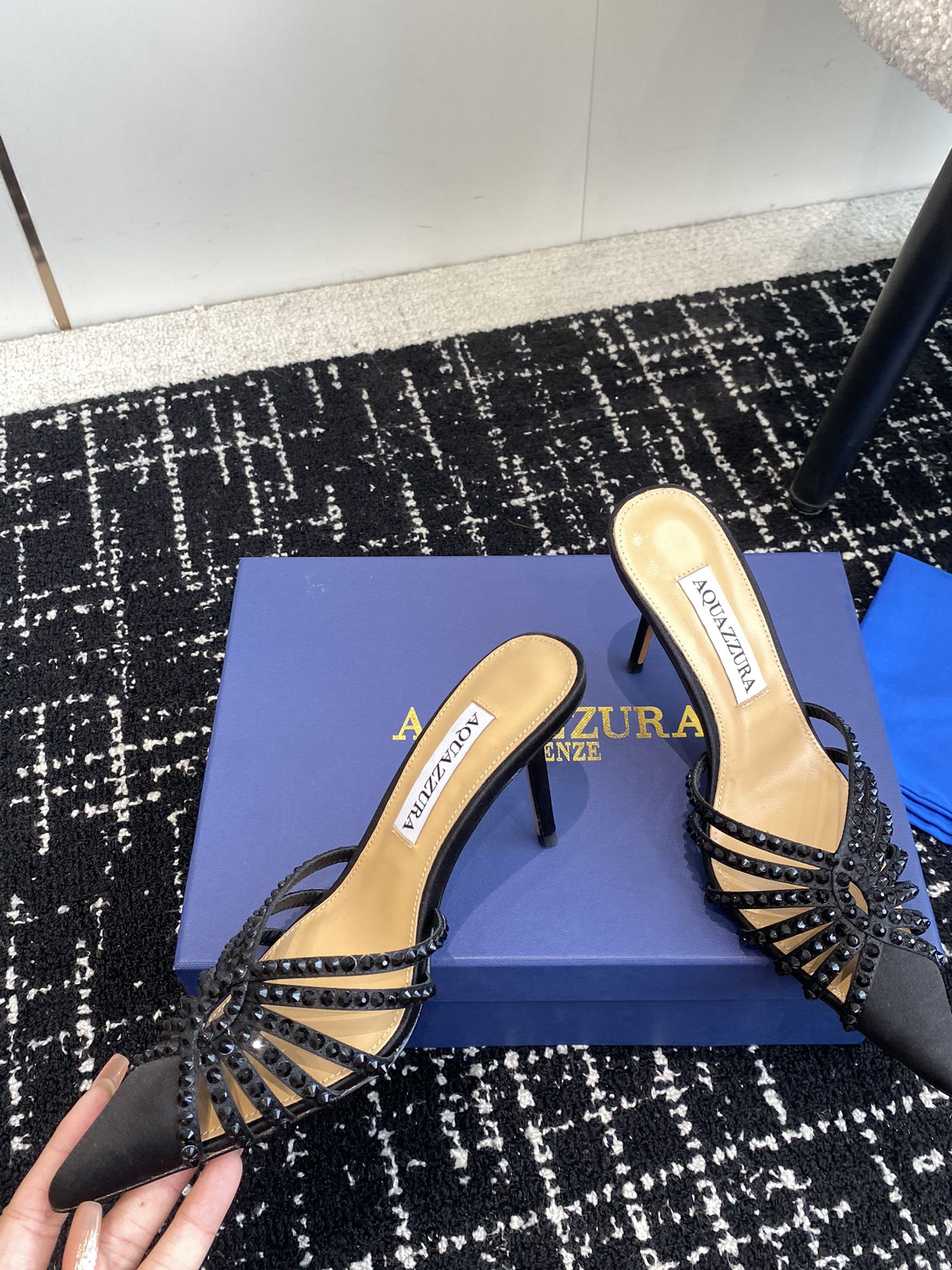 Aquazzura24ss惊艳火爆款菠萝王室贵族的钟爱雍容华贵气质高雅到手如图柜级品质进口真丝璀璨别致水