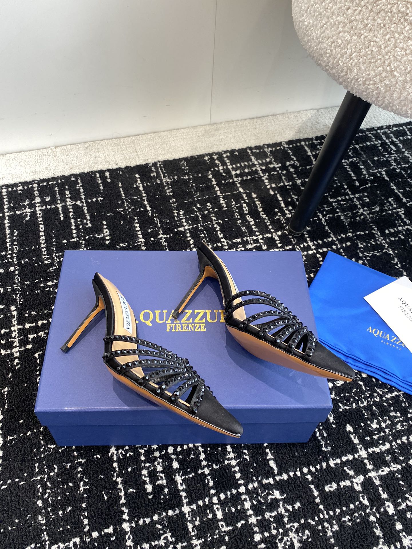 Aquazzura24ss惊艳火爆款菠萝王室贵族的钟爱雍容华贵气质高雅到手如图柜级品质进口真丝璀璨别致水