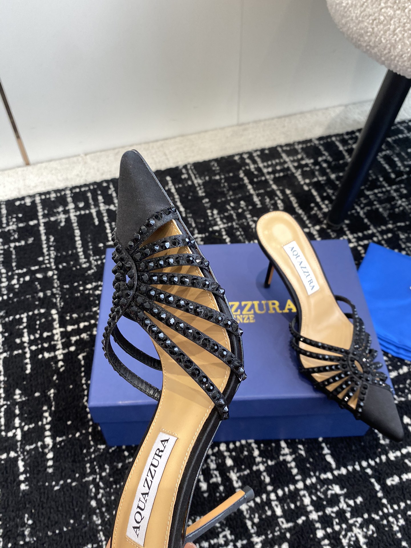 Aquazzura24ss惊艳火爆款菠萝王室贵族的钟爱雍容华贵气质高雅到手如图柜级品质进口真丝璀璨别致水