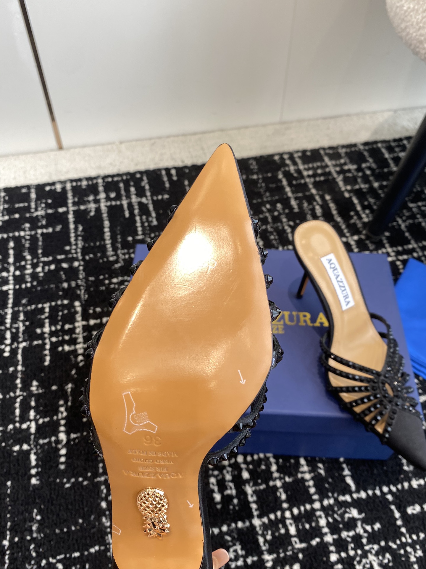 Aquazzura24ss惊艳火爆款菠萝王室贵族的钟爱雍容华贵气质高雅到手如图柜级品质进口真丝璀璨别致水