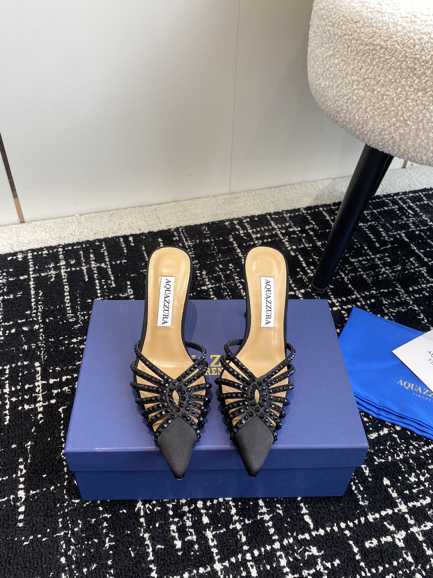 Aquazzura24ss惊艳火爆款菠萝王室贵族的钟爱雍容华贵气质高雅到手如图柜级品质进口真丝璀璨别致水