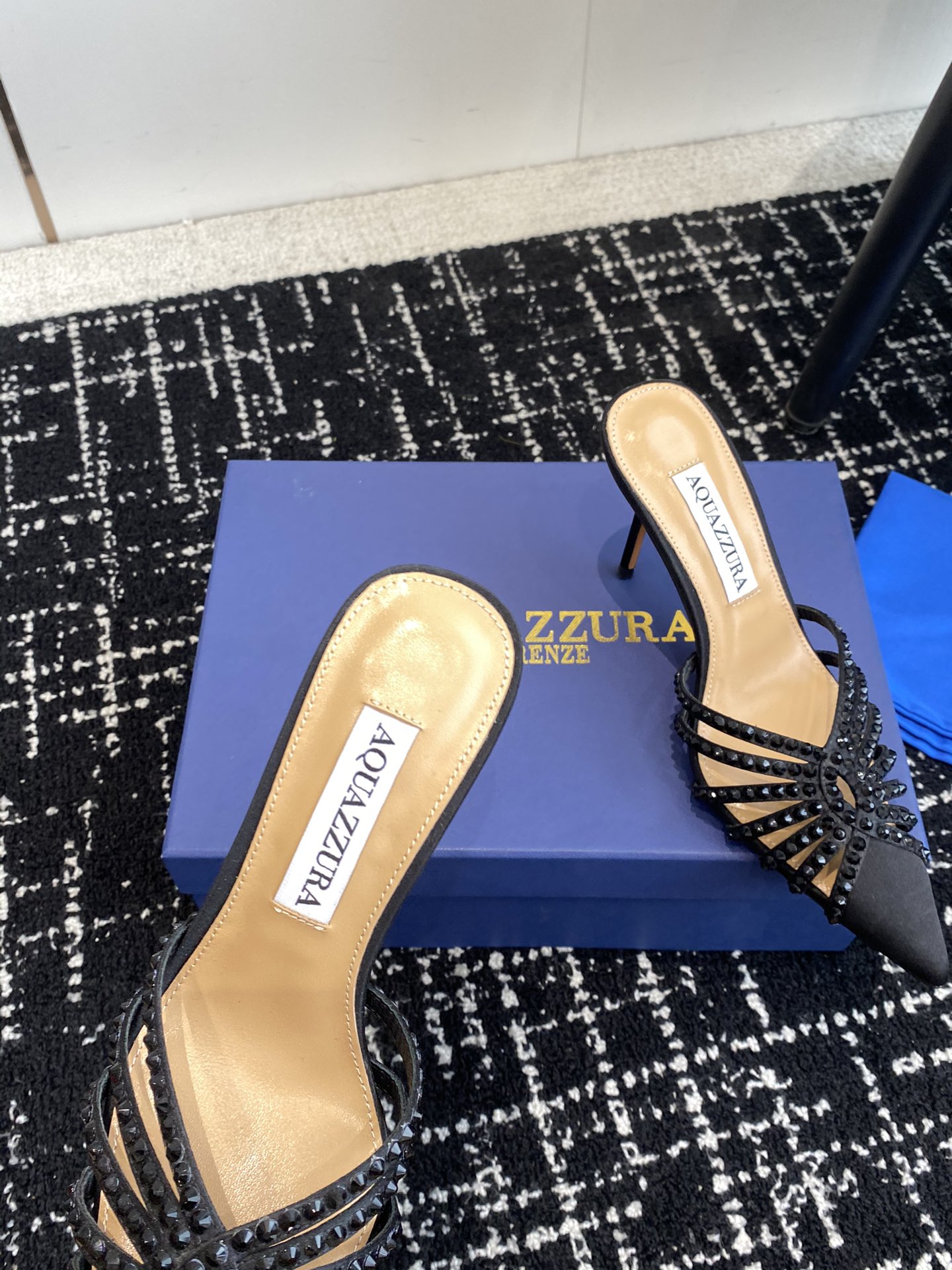 Aquazzura24ss惊艳火爆款菠萝王室贵族的钟爱雍容华贵气质高雅到手如图柜级品质进口真丝璀璨别致水