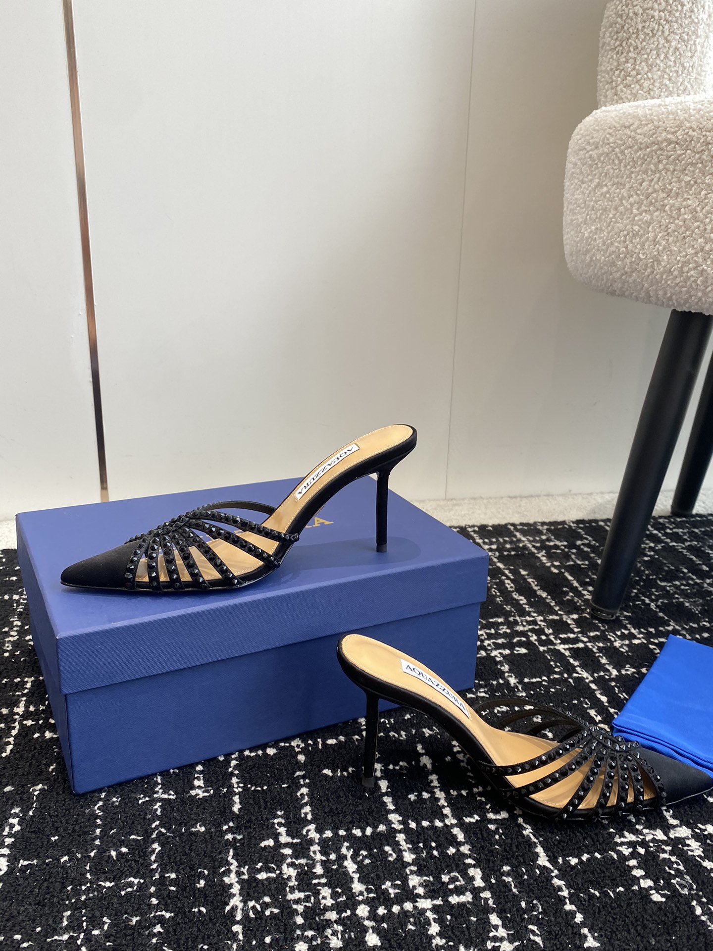 Aquazzura24ss惊艳火爆款菠萝王室贵族的钟爱雍容华贵气质高雅到手如图柜级品质进口真丝璀璨别致水