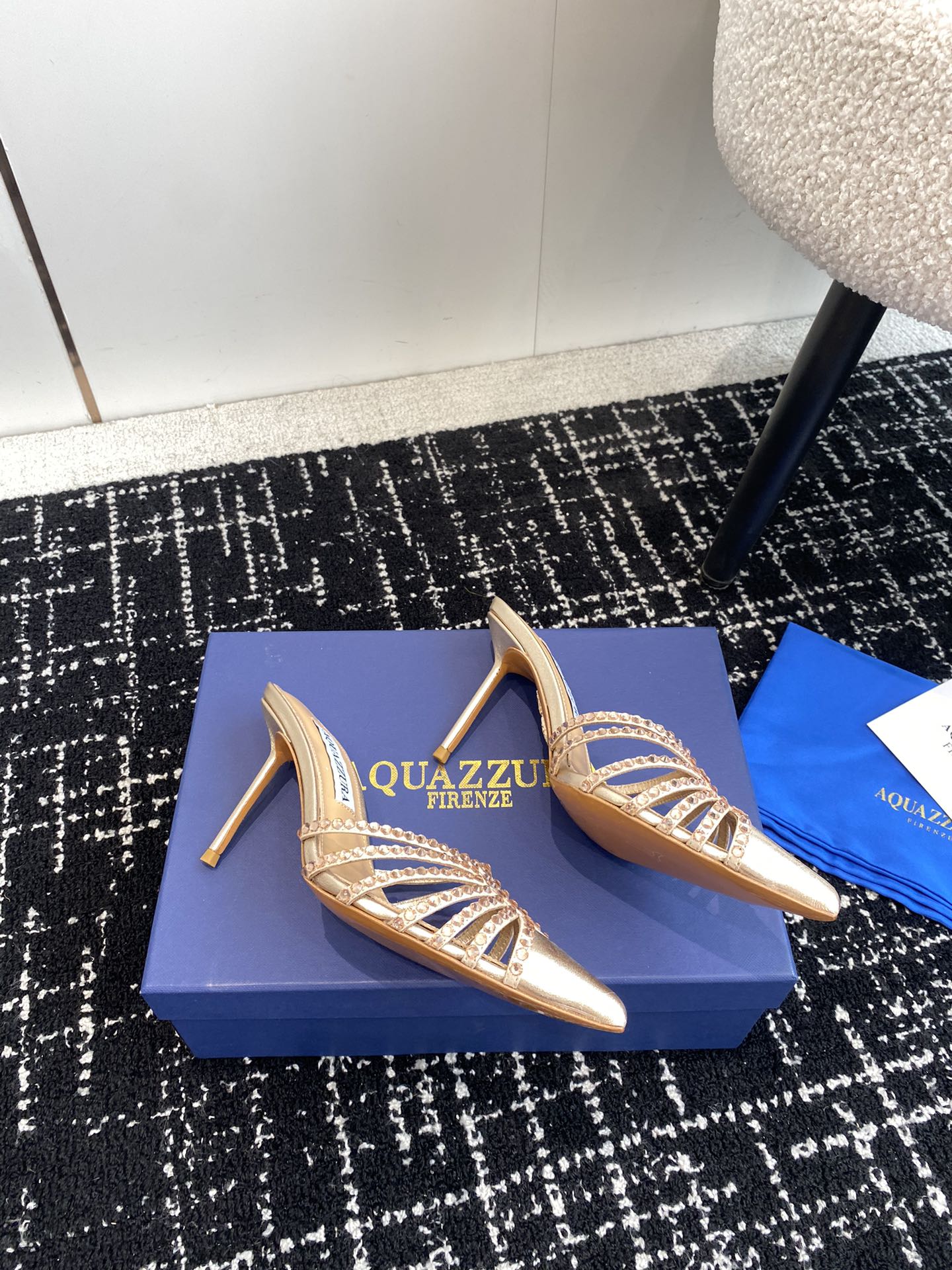 Aquazzura24ss惊艳火爆款菠萝王室贵族的钟爱雍容华贵气质高雅到手如图柜级品质进口真丝璀璨别致水