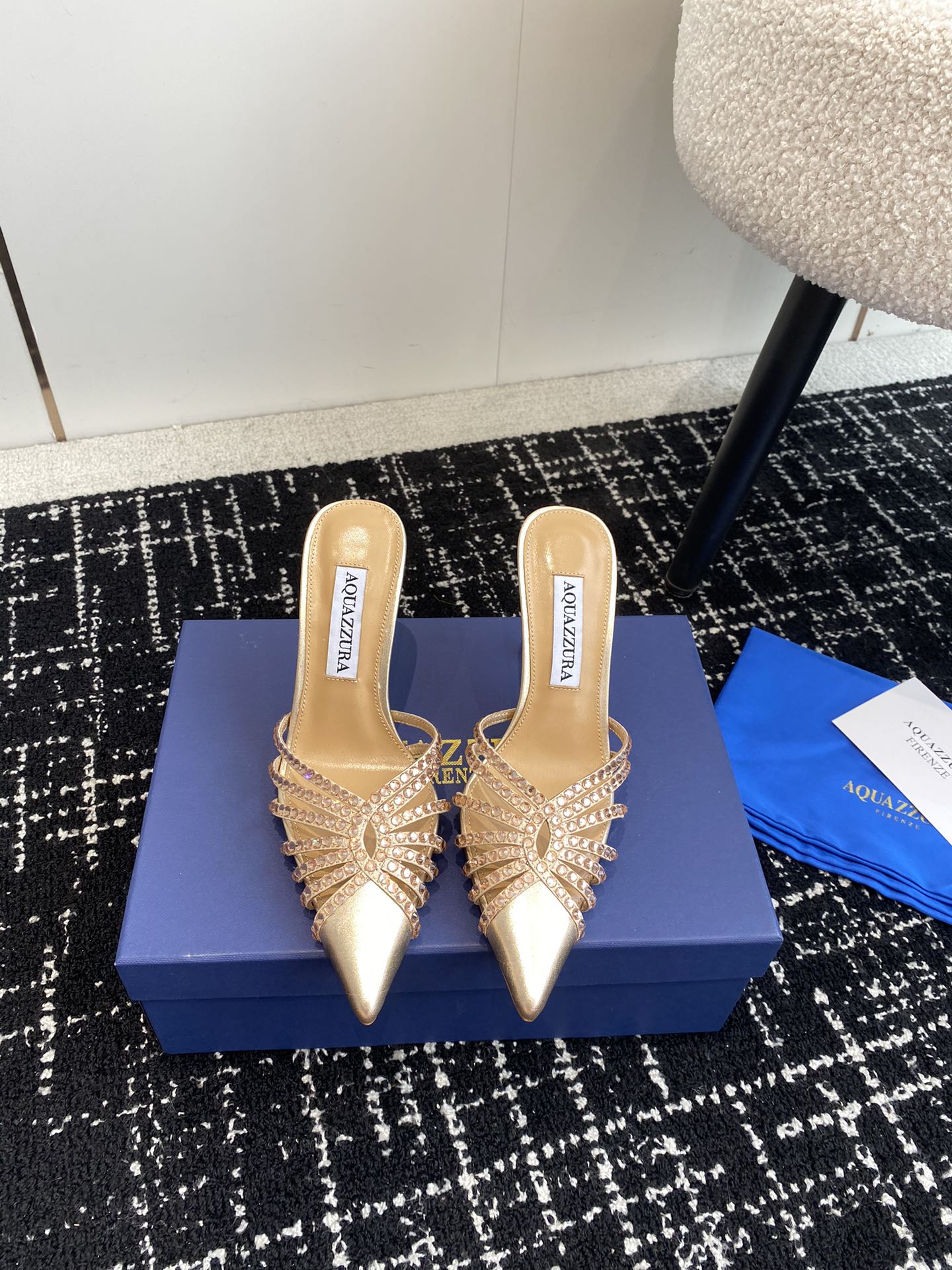 Aquazzura24ss惊艳火爆款菠萝王室贵族的钟爱雍容华贵气质高雅到手如图柜级品质进口真丝璀璨别致水