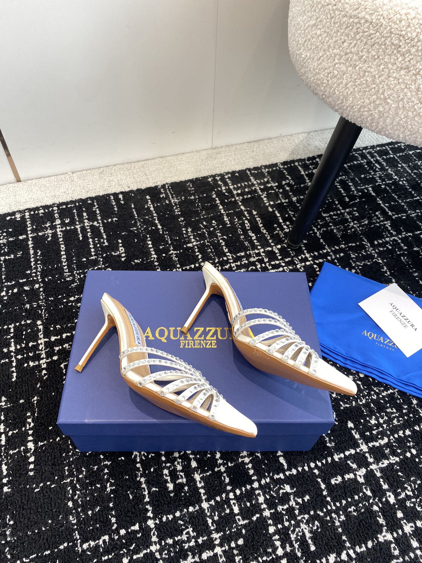 Aquazzura24ss惊艳火爆款菠萝王室贵族的钟爱雍容华贵气质高雅到手如图柜级品质进口真丝璀璨别致水