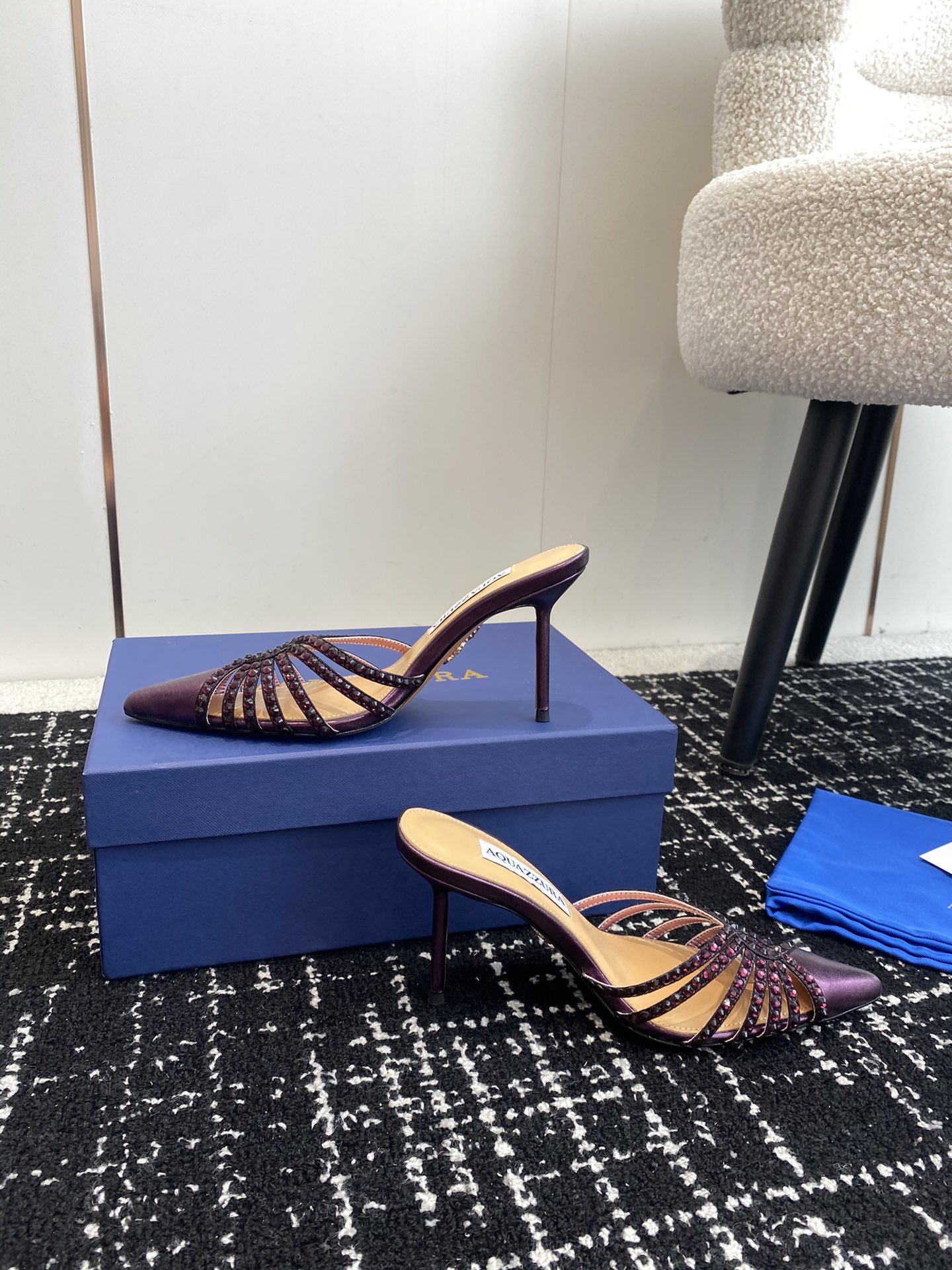 Aquazzura24ss惊艳火爆款菠萝王室贵族的钟爱雍容华贵气质高雅到手如图柜级品质进口真丝璀璨别致水