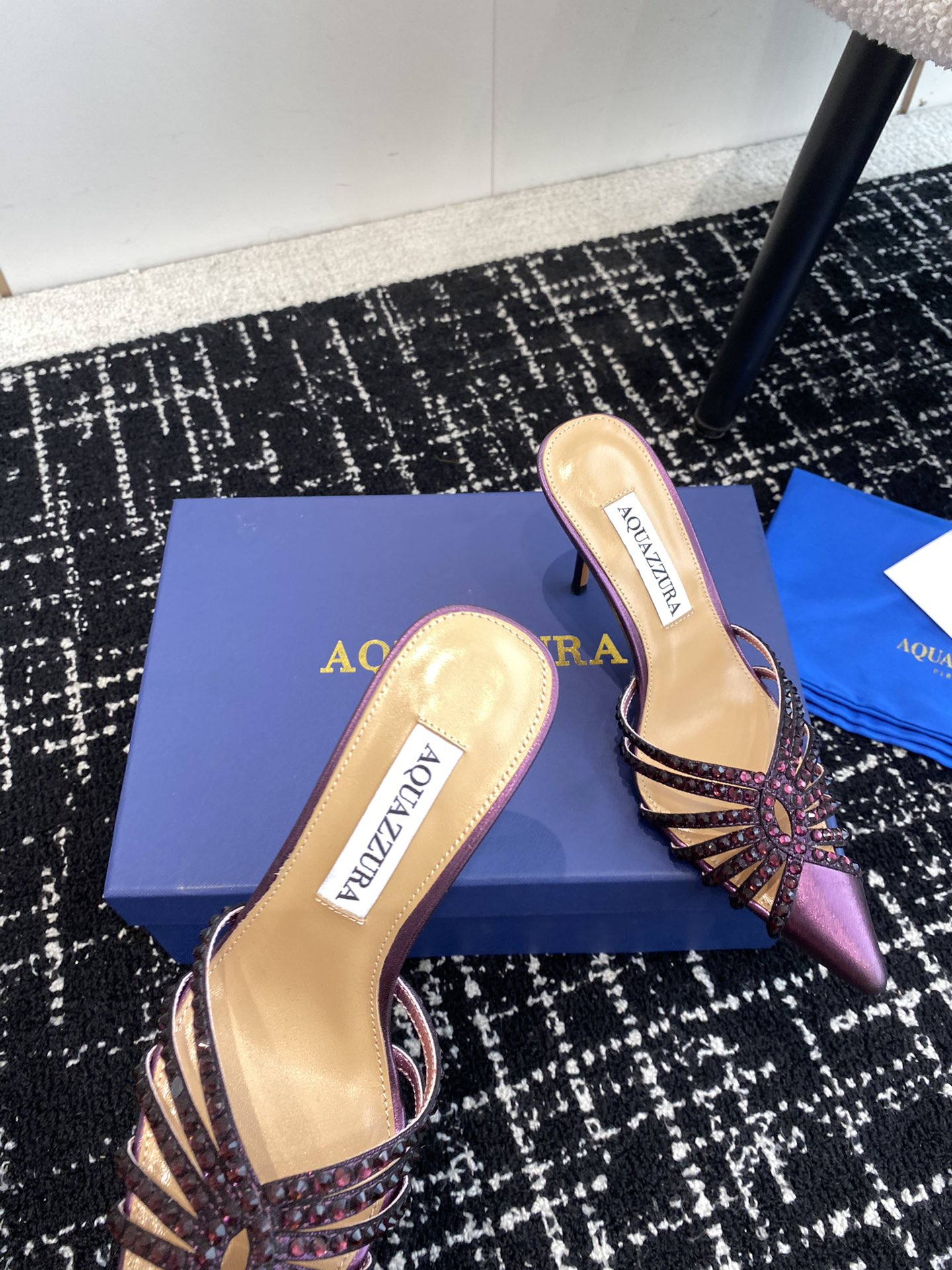 Aquazzura24ss惊艳火爆款菠萝王室贵族的钟爱雍容华贵气质高雅到手如图柜级品质进口真丝璀璨别致水