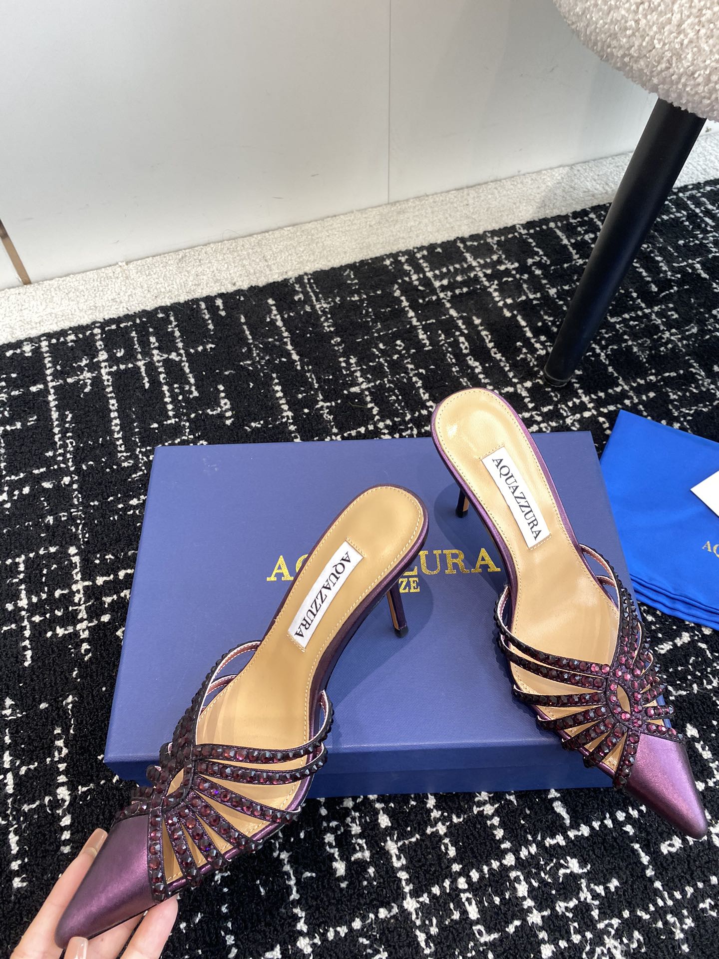 Aquazzura24ss惊艳火爆款菠萝王室贵族的钟爱雍容华贵气质高雅到手如图柜级品质进口真丝璀璨别致水