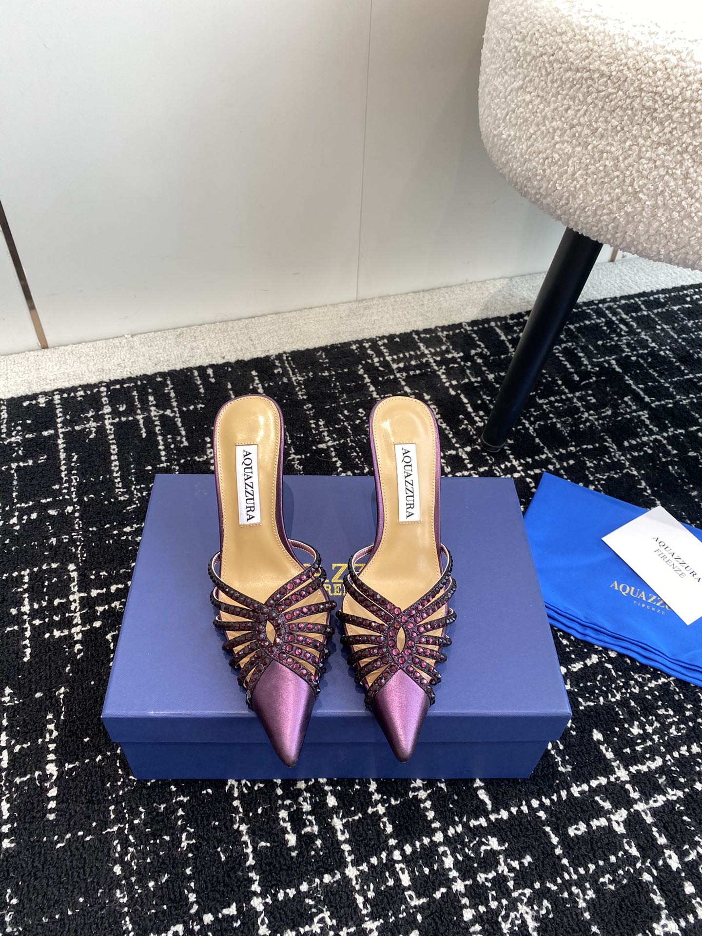 Aquazzura24ss惊艳火爆款菠萝王室贵族的钟爱雍容华贵气质高雅到手如图柜级品质进口真丝璀璨别致水