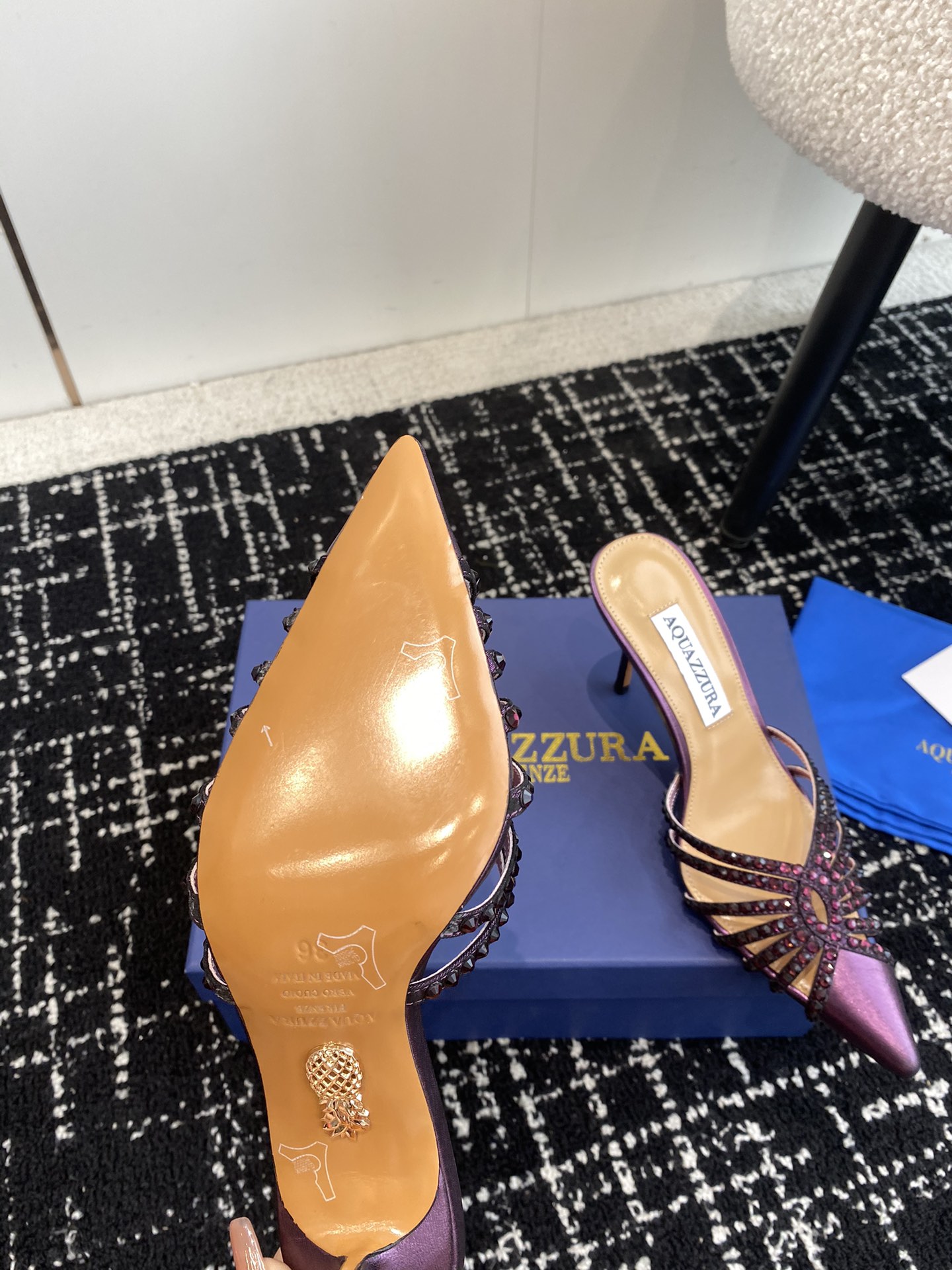 Aquazzura24ss惊艳火爆款菠萝王室贵族的钟爱雍容华贵气质高雅到手如图柜级品质进口真丝璀璨别致水