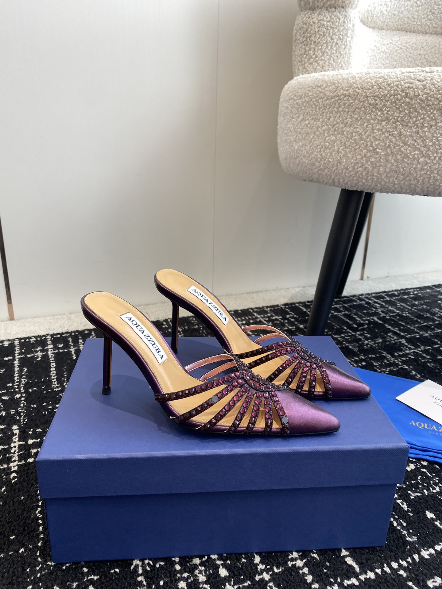 Aquazzura24ss惊艳火爆款菠萝王室贵族的钟爱雍容华贵气质高雅到手如图柜级品质进口真丝璀璨别致水