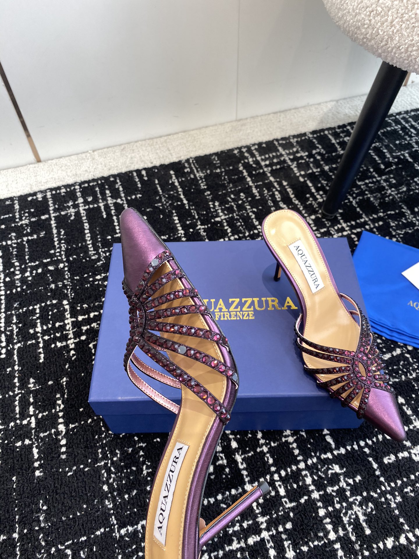 Aquazzura24ss惊艳火爆款菠萝王室贵族的钟爱雍容华贵气质高雅到手如图柜级品质进口真丝璀璨别致水