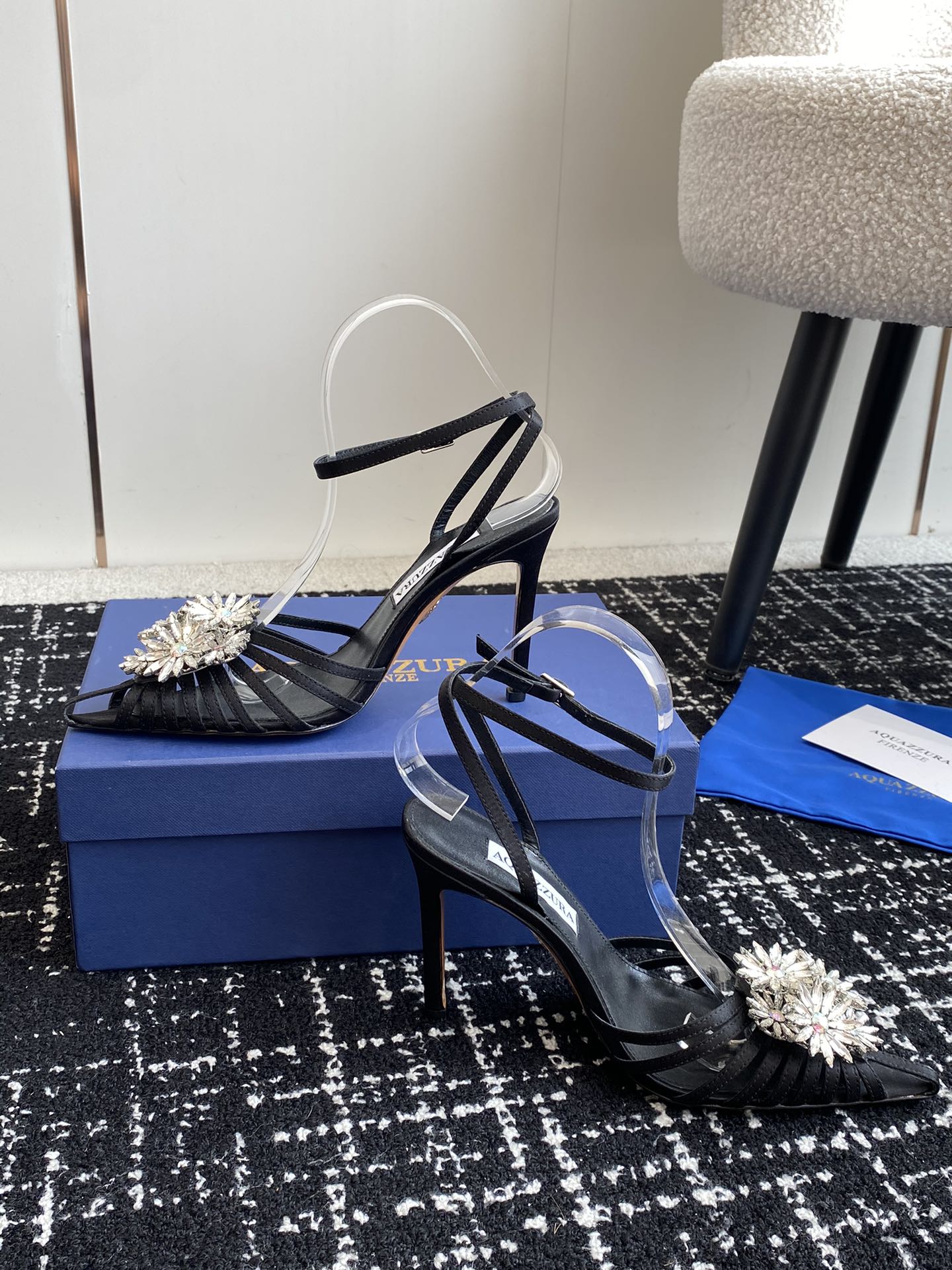 Aquazzura24ss惊艳火爆款菠萝王室贵族的钟爱雍容华贵气质高雅到手如图柜级品质进口真丝璀璨别致水