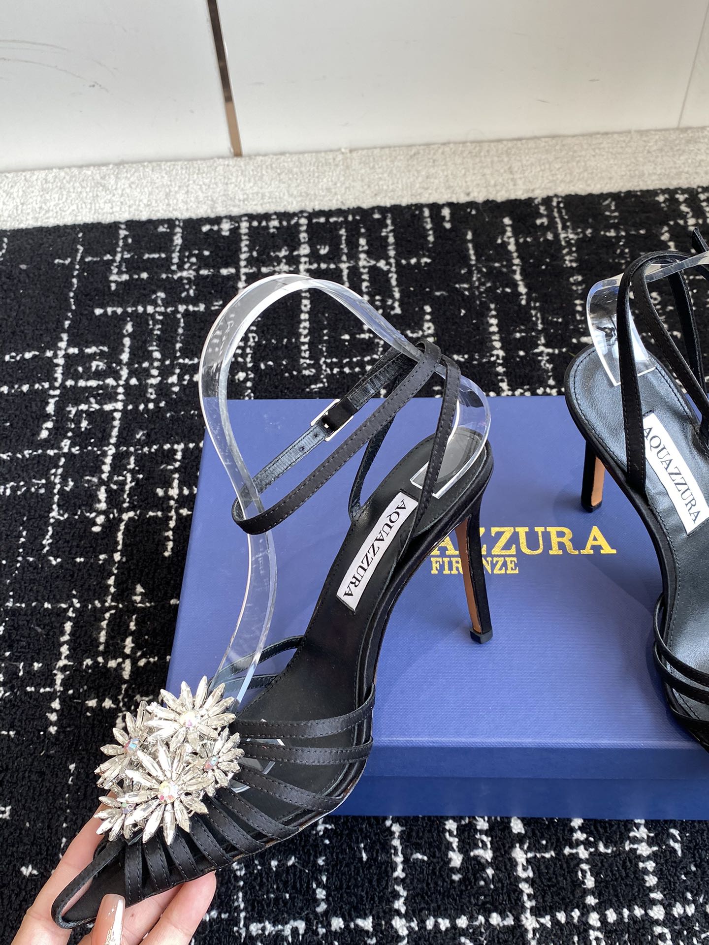 Aquazzura24ss惊艳火爆款菠萝王室贵族的钟爱雍容华贵气质高雅到手如图柜级品质进口真丝璀璨别致水