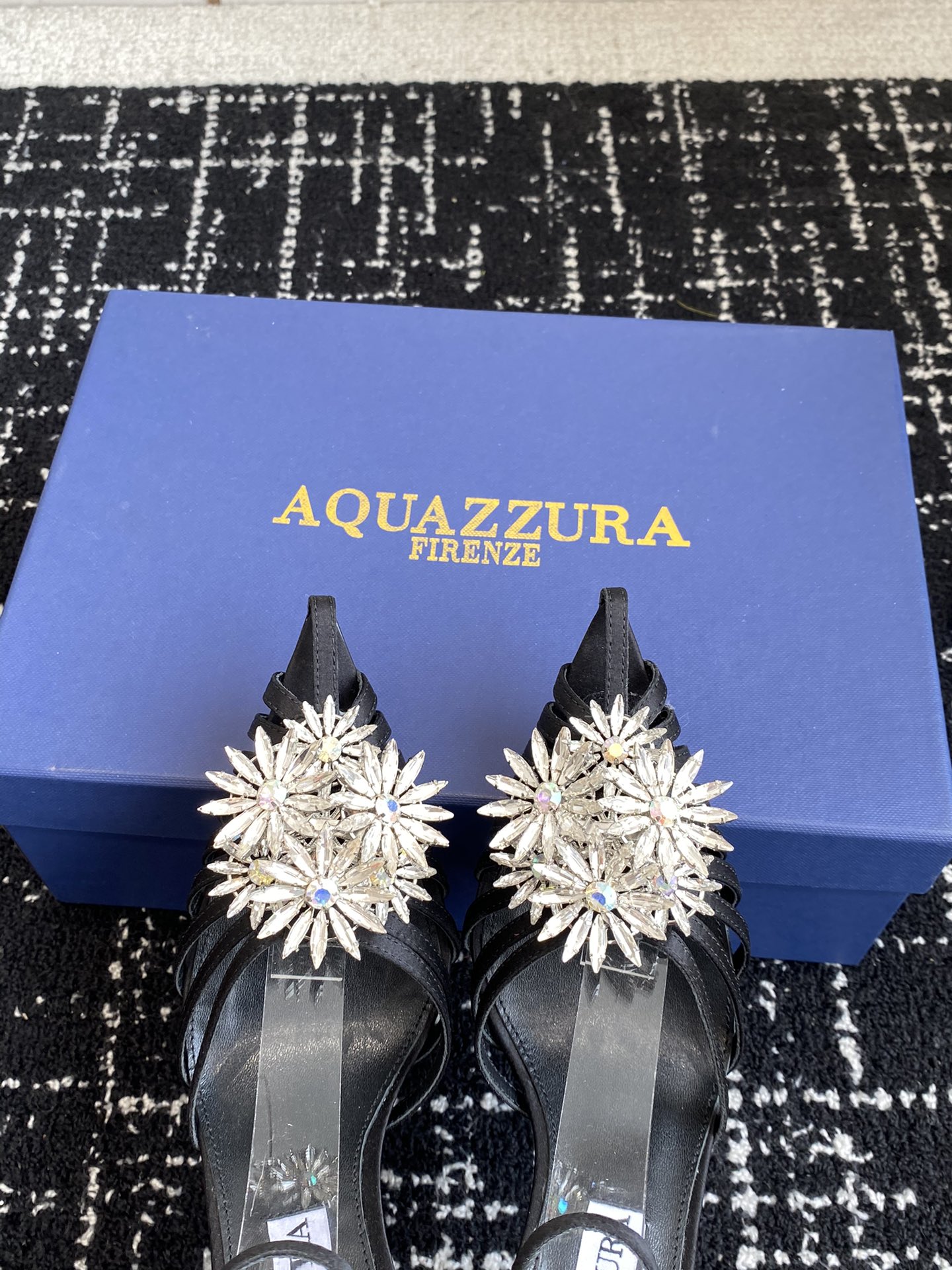 Aquazzura24ss惊艳火爆款菠萝王室贵族的钟爱雍容华贵气质高雅到手如图柜级品质进口真丝璀璨别致水