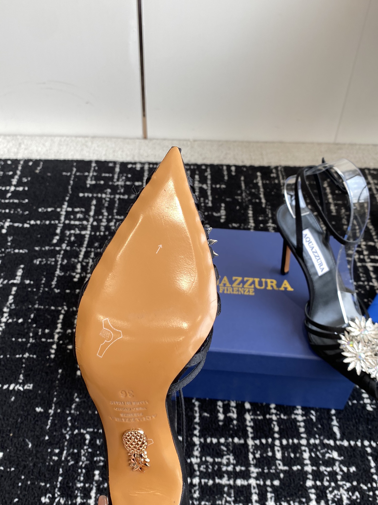 Aquazzura24ss惊艳火爆款菠萝王室贵族的钟爱雍容华贵气质高雅到手如图柜级品质进口真丝璀璨别致水