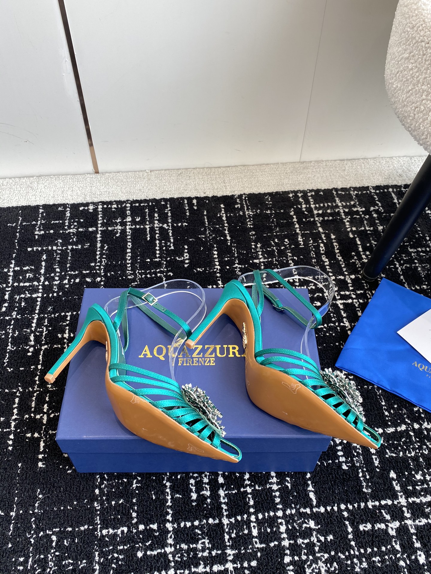 Aquazzura24ss惊艳火爆款菠萝王室贵族的钟爱雍容华贵气质高雅到手如图柜级品质进口真丝璀璨别致水