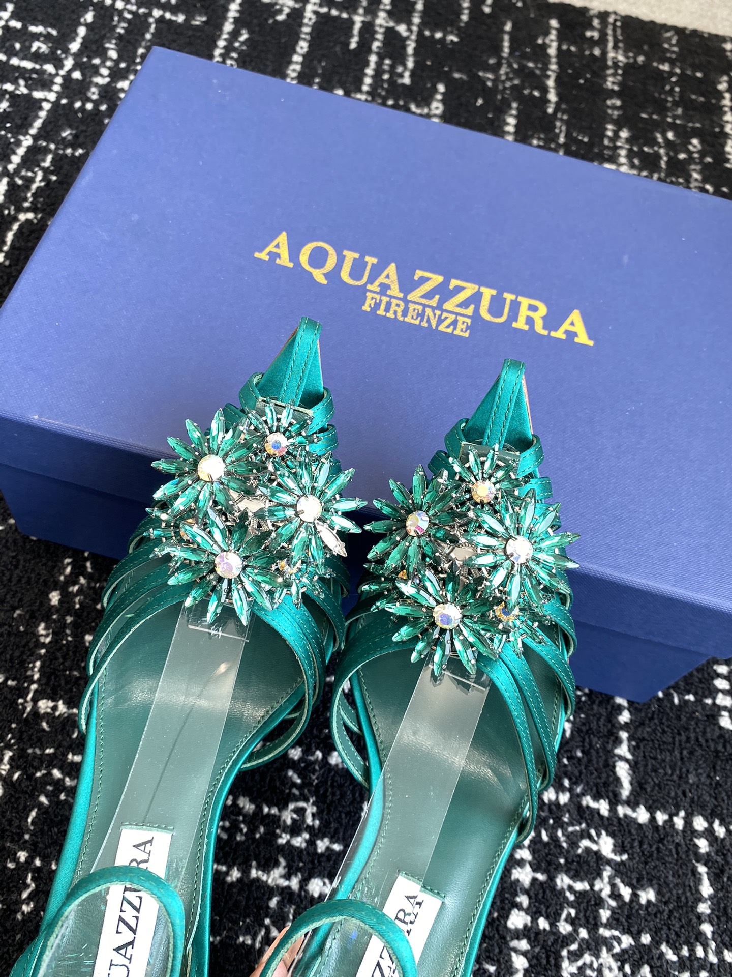 Aquazzura24ss惊艳火爆款菠萝王室贵族的钟爱雍容华贵气质高雅到手如图柜级品质进口真丝璀璨别致水