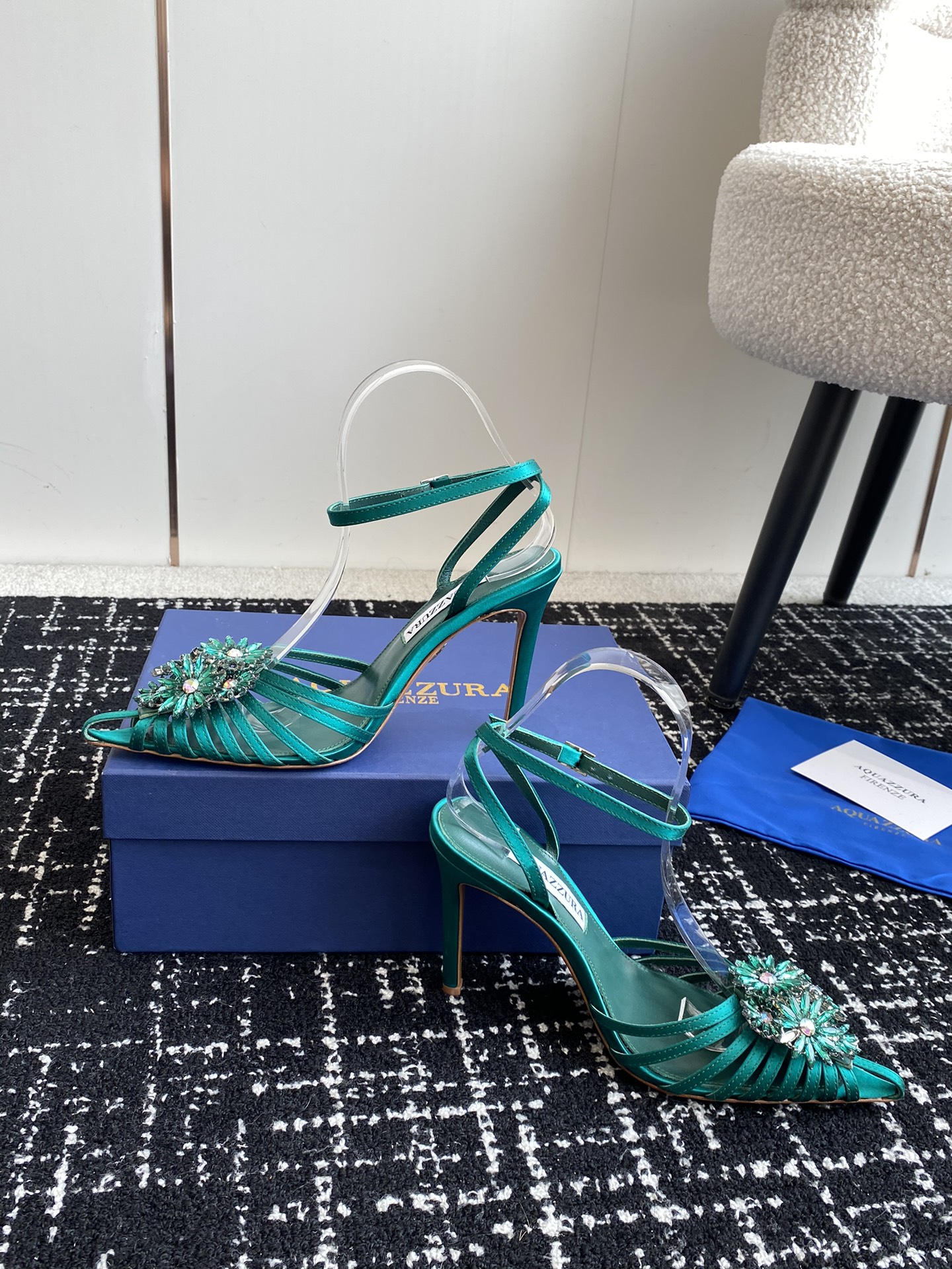 Aquazzura24ss惊艳火爆款菠萝王室贵族的钟爱雍容华贵气质高雅到手如图柜级品质进口真丝璀璨别致水