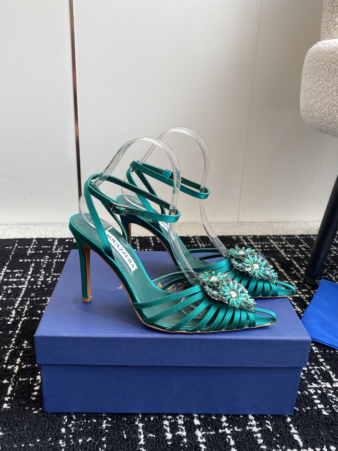 Aquazzura24ss惊艳火爆款菠萝王室贵族的钟爱雍容华贵气质高雅到手如图柜级品质进口真丝璀璨别致水