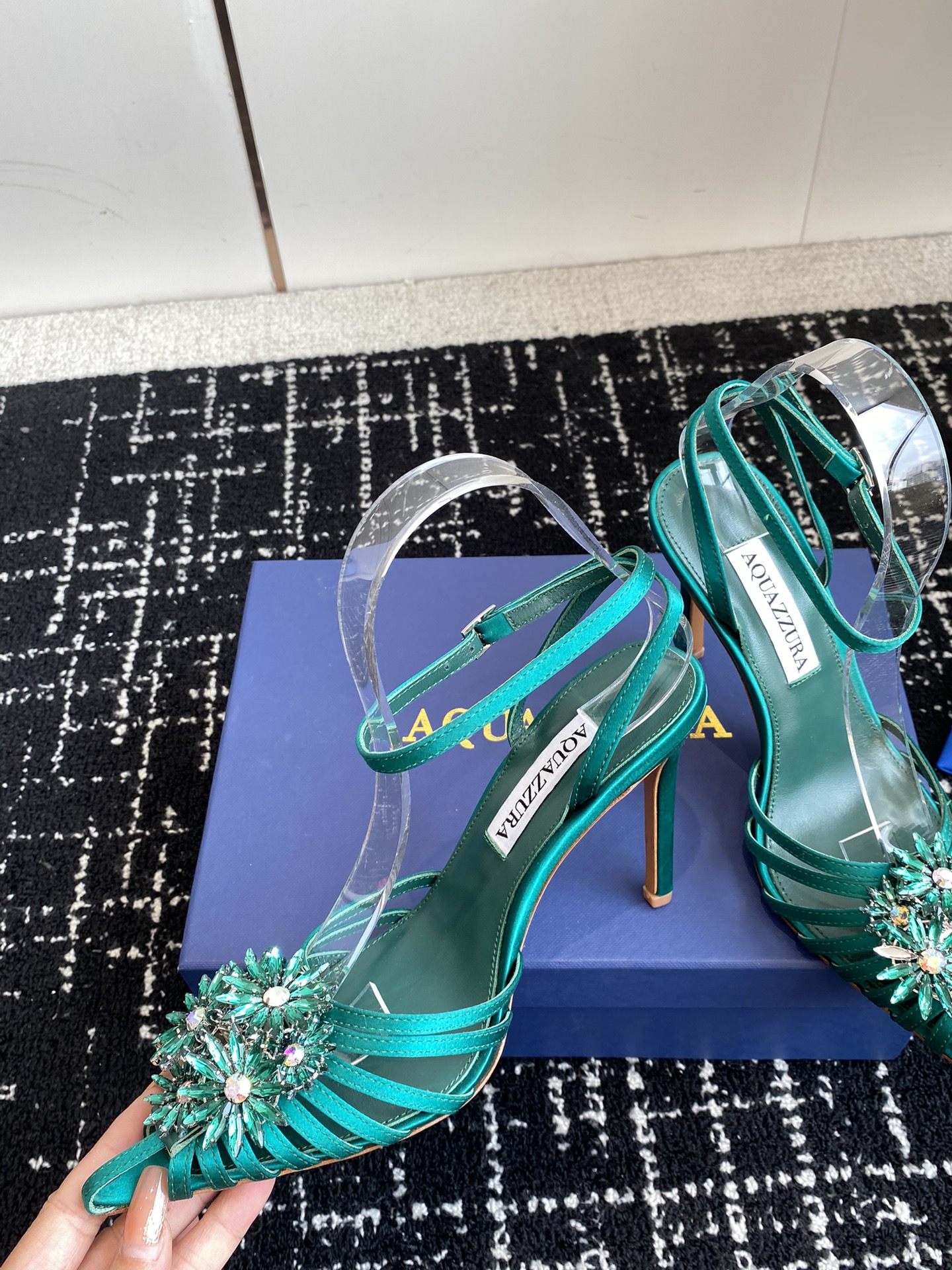 Aquazzura24ss惊艳火爆款菠萝王室贵族的钟爱雍容华贵气质高雅到手如图柜级品质进口真丝璀璨别致水