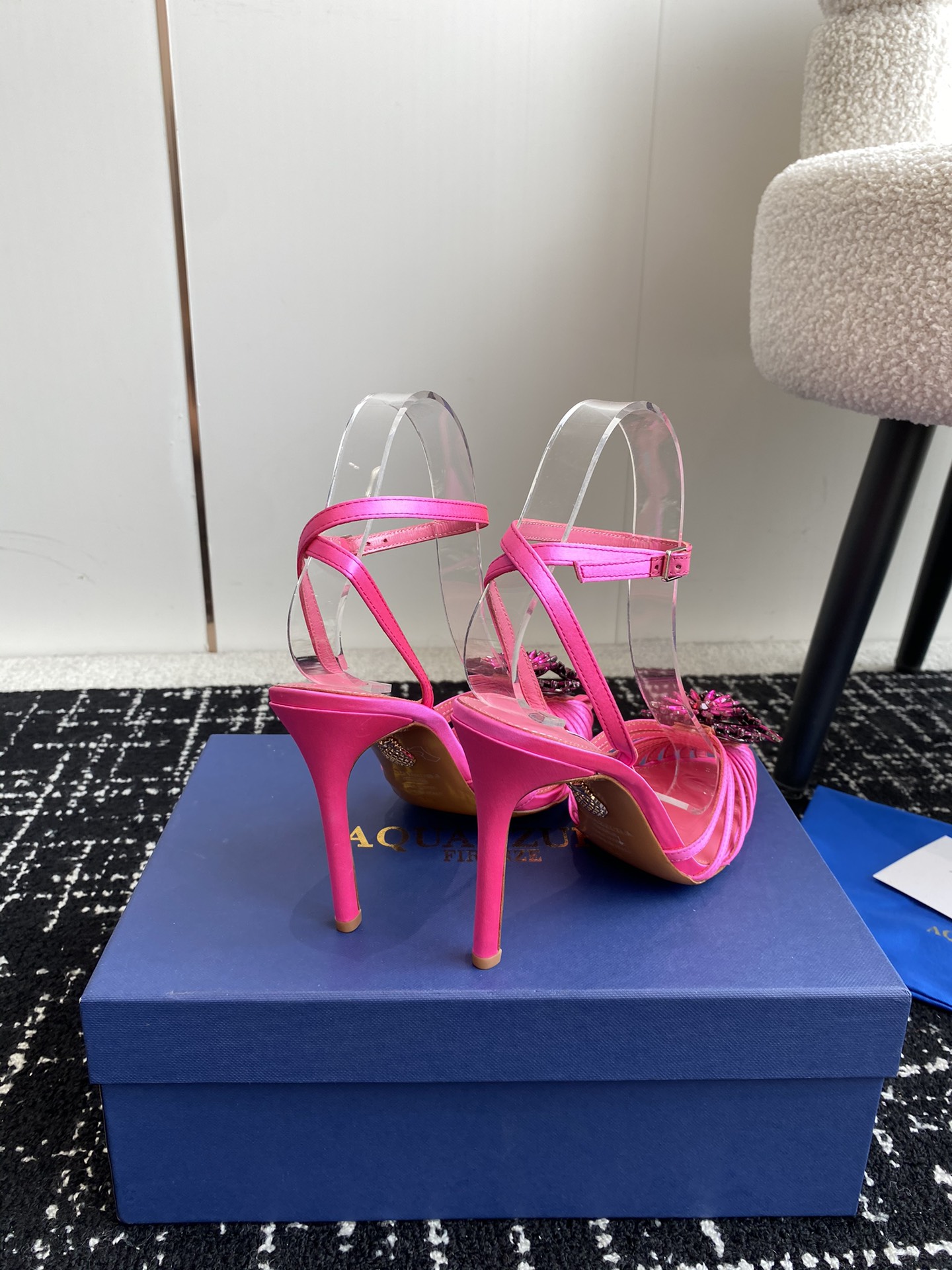 Aquazzura24ss惊艳火爆款菠萝王室贵族的钟爱雍容华贵气质高雅到手如图柜级品质进口真丝璀璨别致水