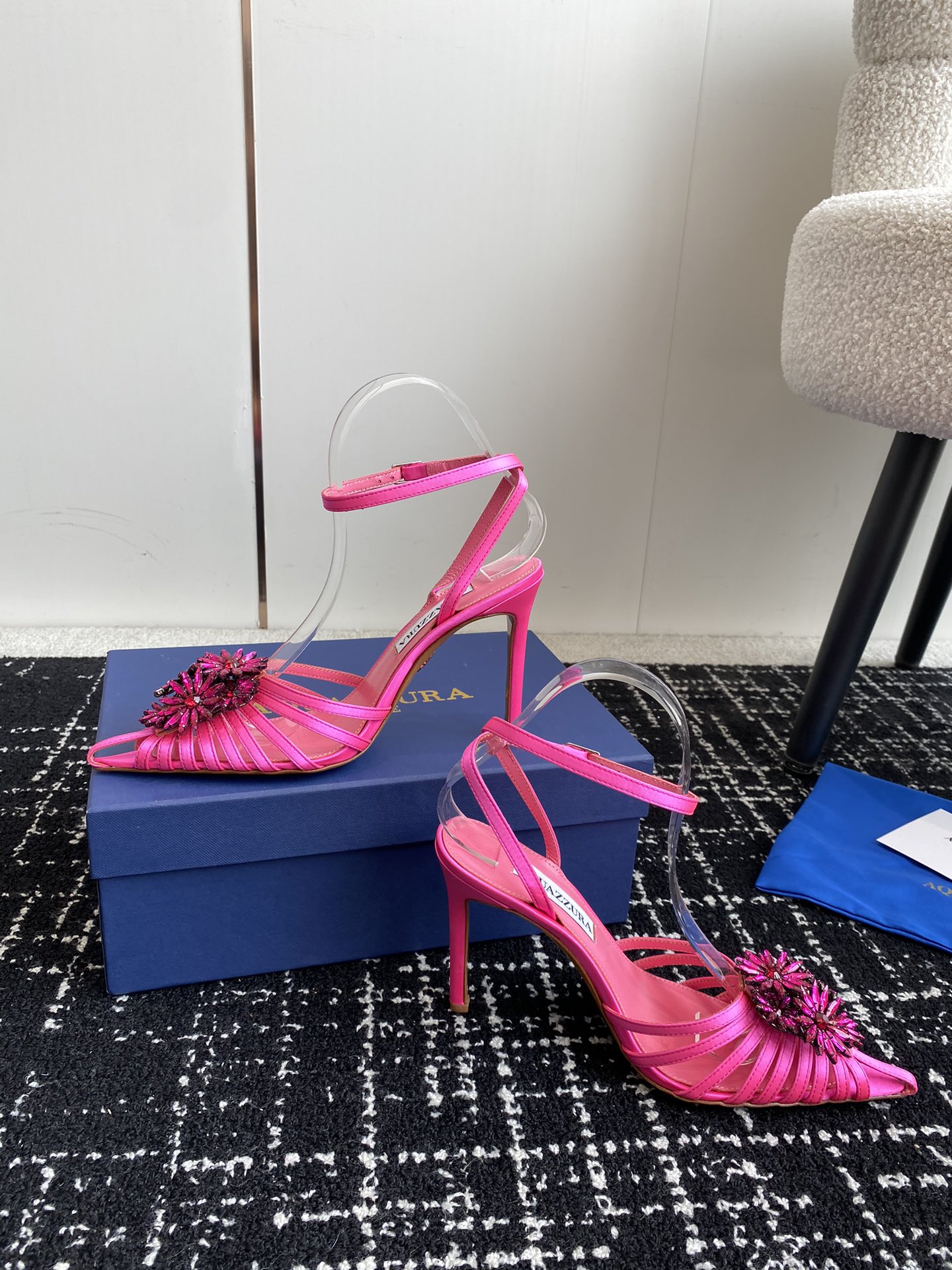 Aquazzura24ss惊艳火爆款菠萝王室贵族的钟爱雍容华贵气质高雅到手如图柜级品质进口真丝璀璨别致水