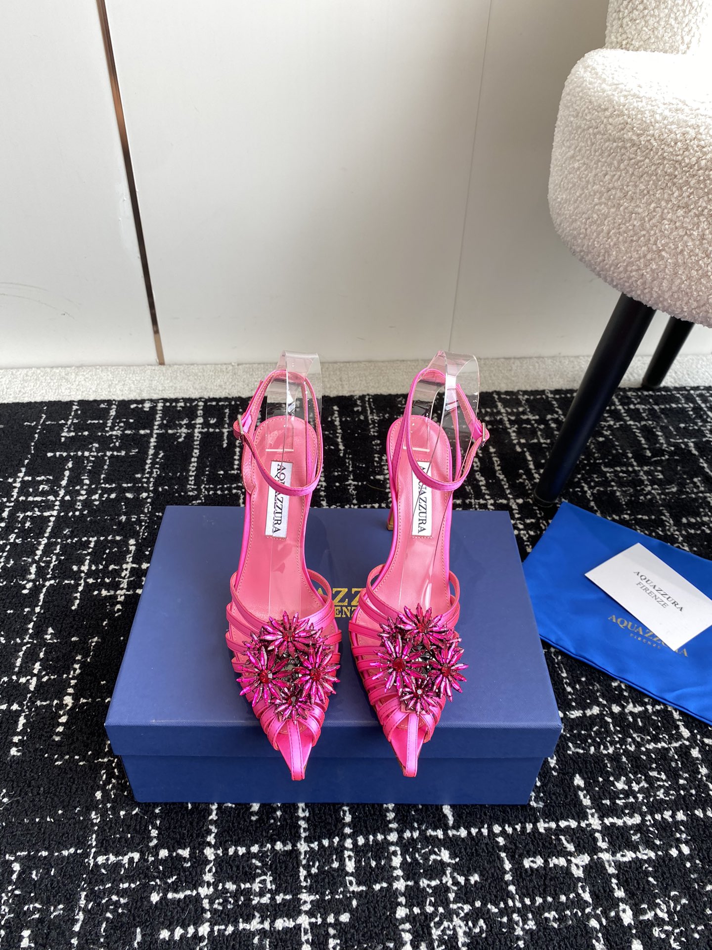 Aquazzura24ss惊艳火爆款菠萝王室贵族的钟爱雍容华贵气质高雅到手如图柜级品质进口真丝璀璨别致水