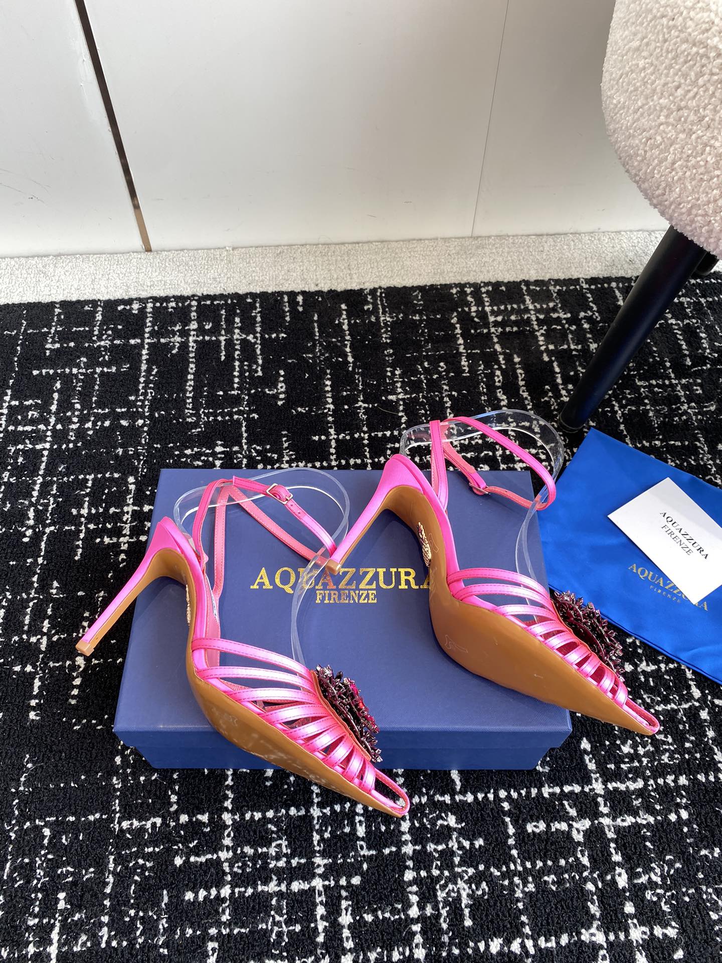 Aquazzura24ss惊艳火爆款菠萝王室贵族的钟爱雍容华贵气质高雅到手如图柜级品质进口真丝璀璨别致水