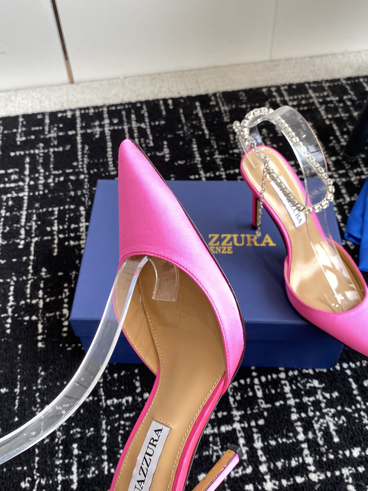 Aquazzura24ss惊艳火爆款菠萝王室贵族的钟爱雍容华贵气质高雅到手如图柜级品质进口真丝璀璨别致水