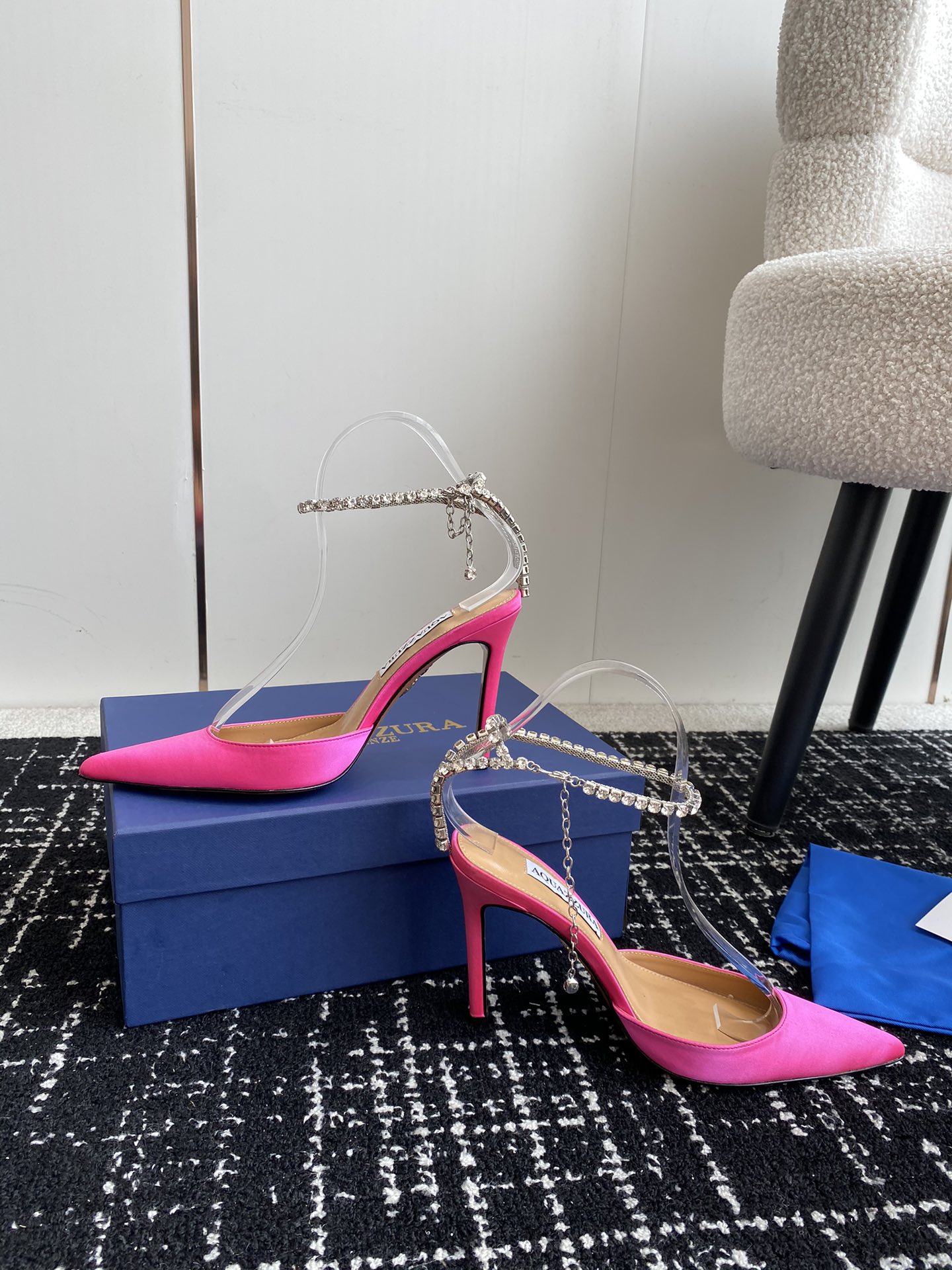 Aquazzura24ss惊艳火爆款菠萝王室贵族的钟爱雍容华贵气质高雅到手如图柜级品质进口真丝璀璨别致水