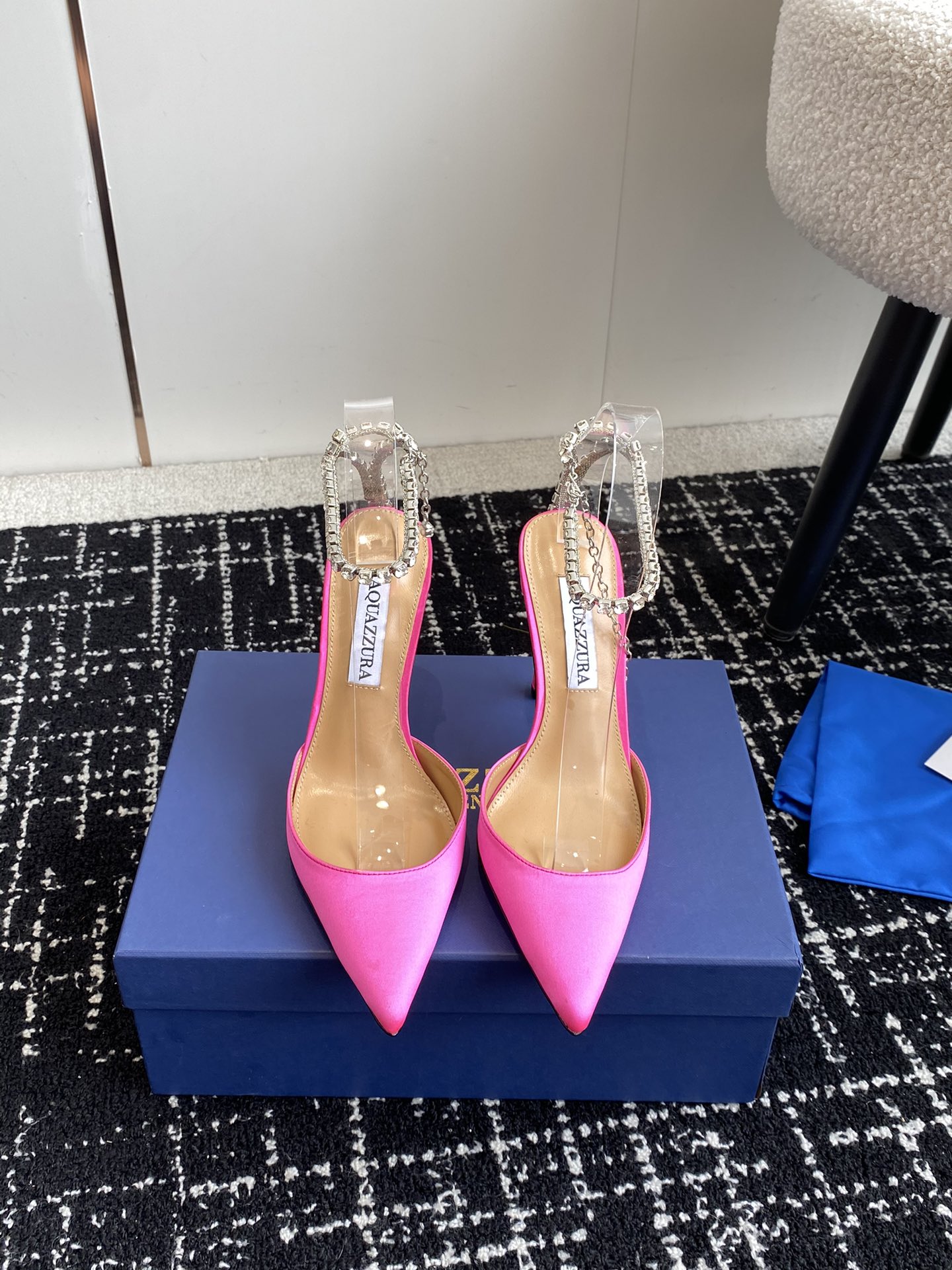 Aquazzura24ss惊艳火爆款菠萝王室贵族的钟爱雍容华贵气质高雅到手如图柜级品质进口真丝璀璨别致水