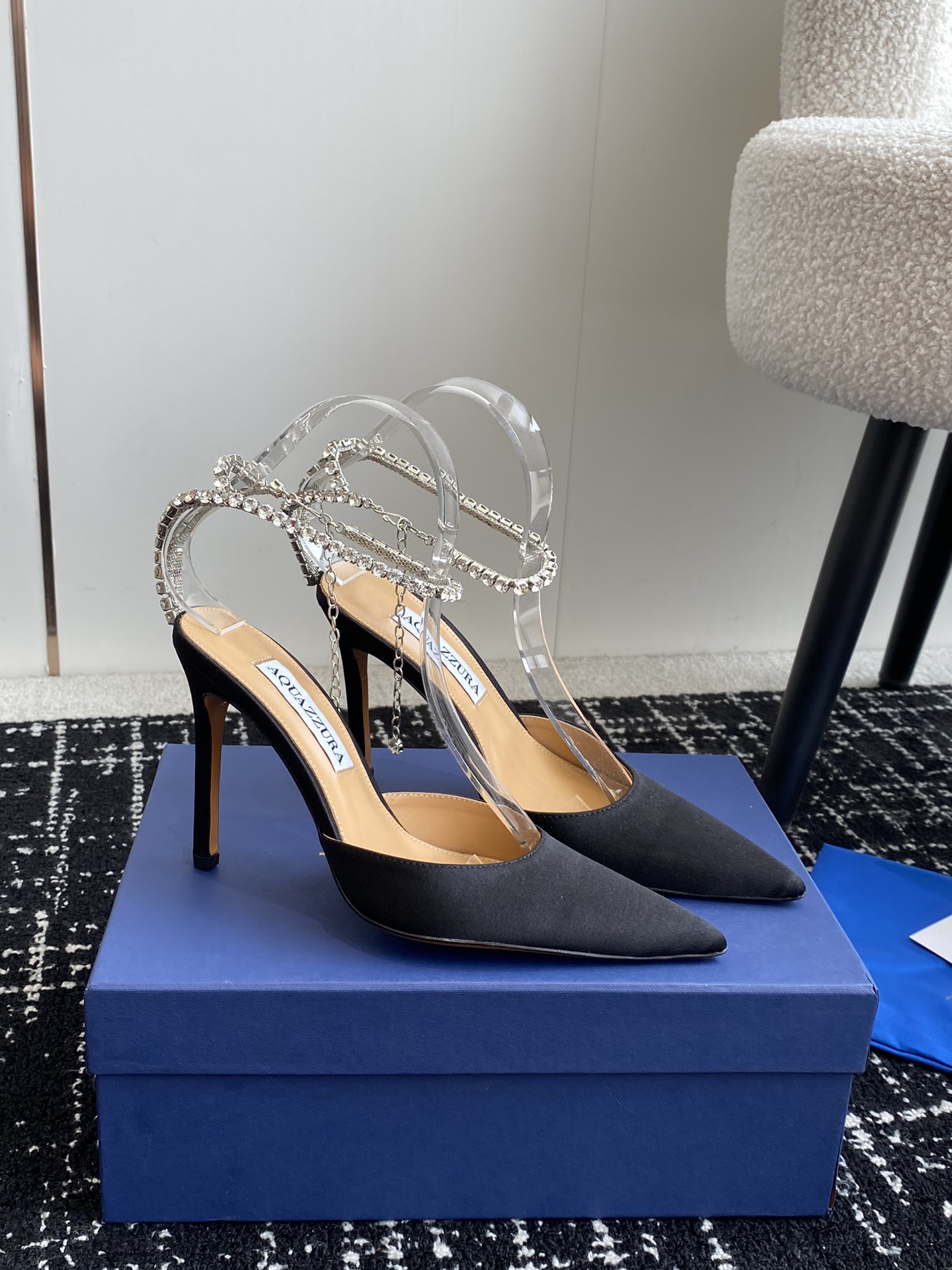 Aquazzura24ss惊艳火爆款菠萝王室贵族的钟爱雍容华贵气质高雅到手如图柜级品质进口真丝璀璨别致水