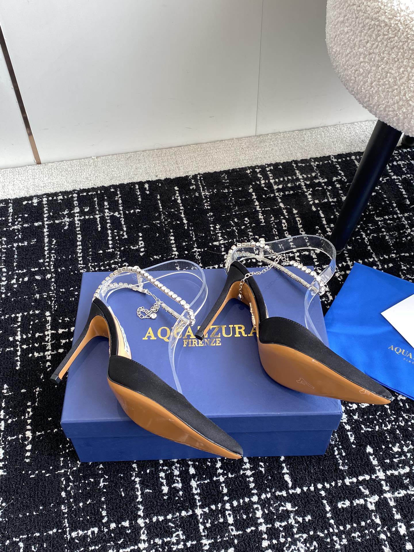 Aquazzura24ss惊艳火爆款菠萝王室贵族的钟爱雍容华贵气质高雅到手如图柜级品质进口真丝璀璨别致水