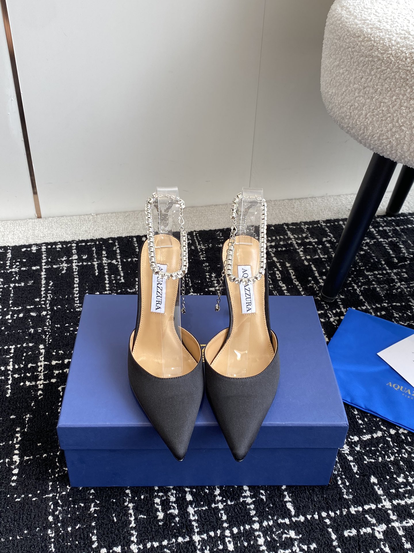 Aquazzura24ss惊艳火爆款菠萝王室贵族的钟爱雍容华贵气质高雅到手如图柜级品质进口真丝璀璨别致水