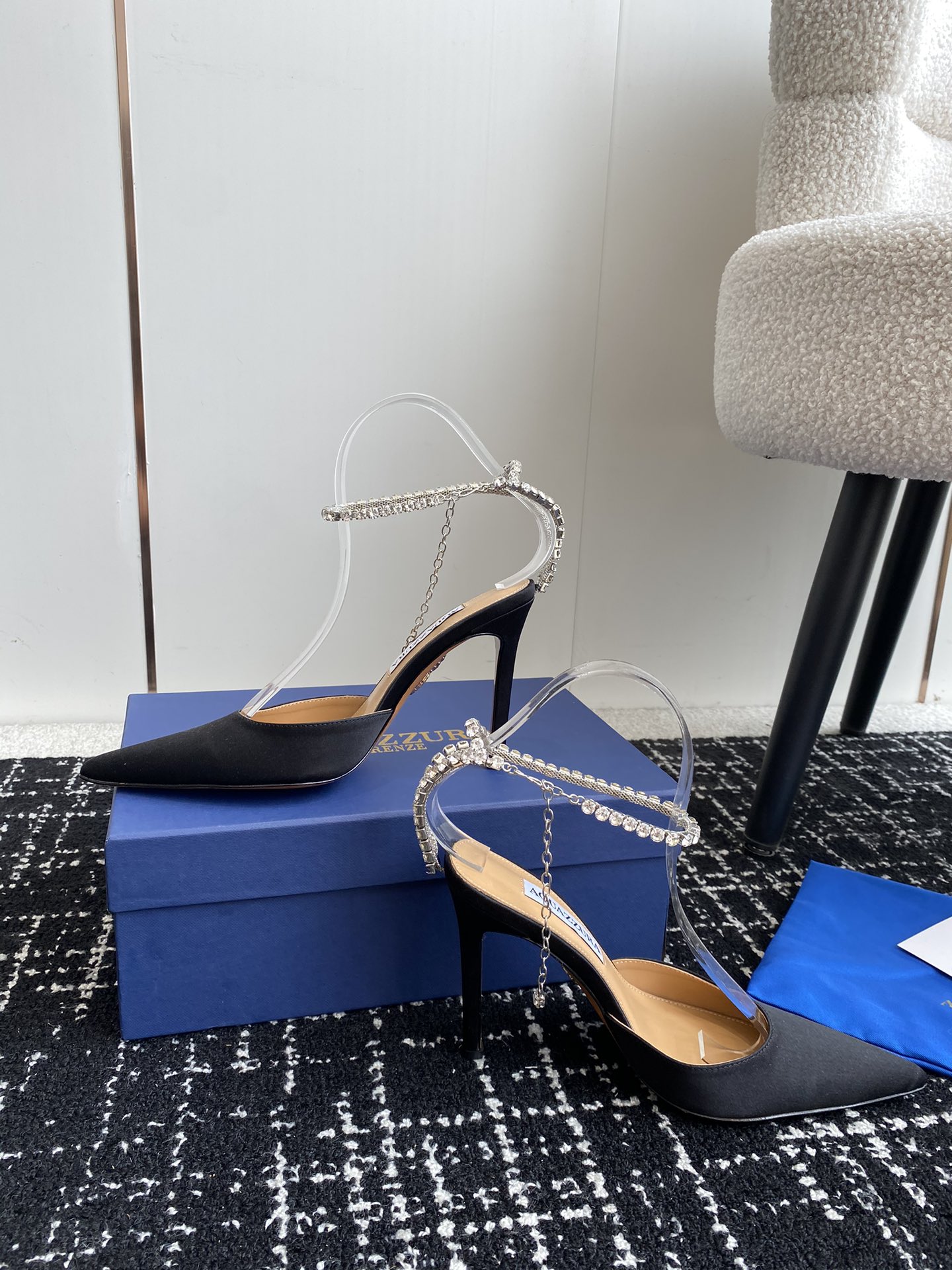 Aquazzura24ss惊艳火爆款菠萝王室贵族的钟爱雍容华贵气质高雅到手如图柜级品质进口真丝璀璨别致水