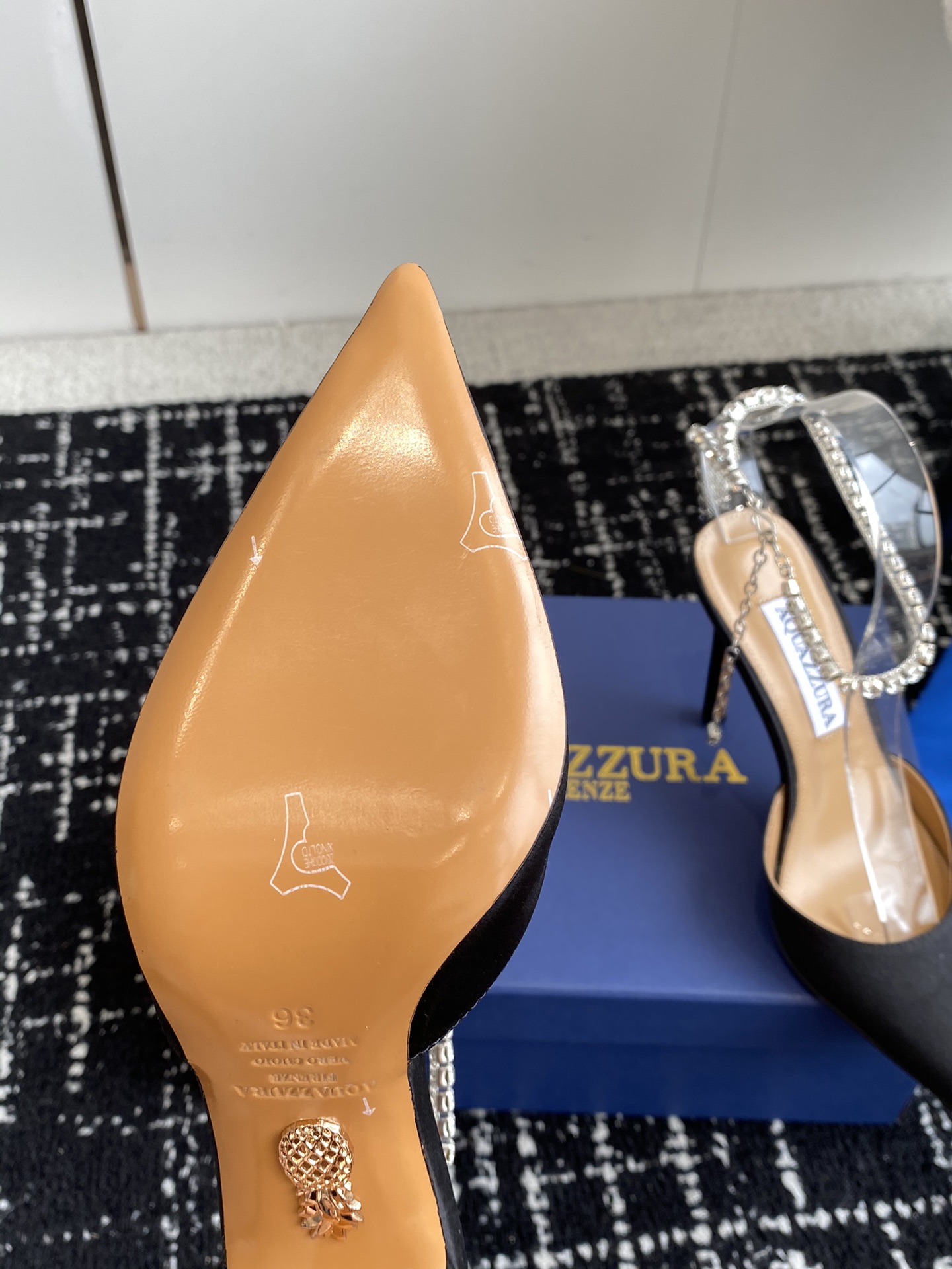 Aquazzura24ss惊艳火爆款菠萝王室贵族的钟爱雍容华贵气质高雅到手如图柜级品质进口真丝璀璨别致水