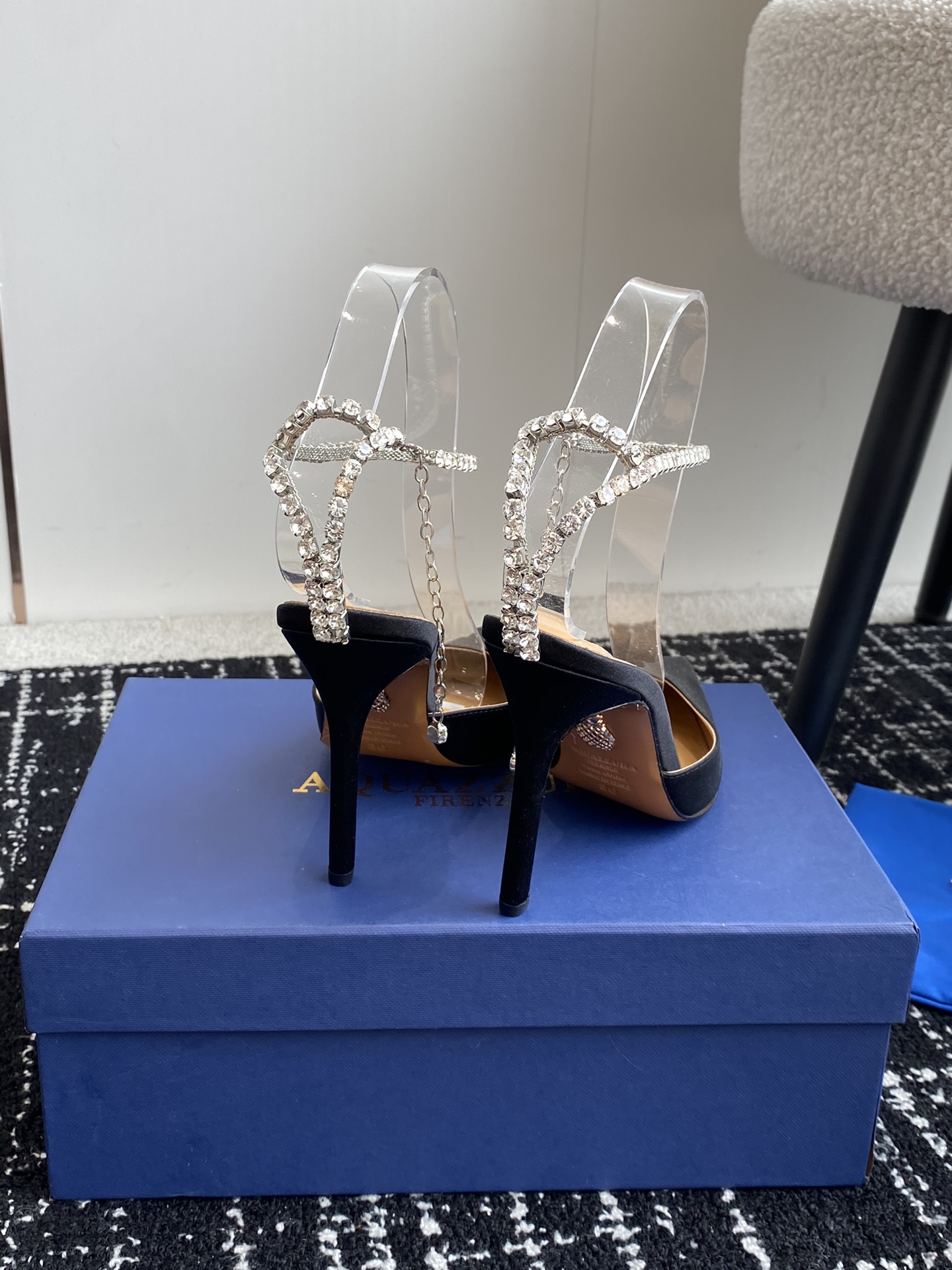 Aquazzura24ss惊艳火爆款菠萝王室贵族的钟爱雍容华贵气质高雅到手如图柜级品质进口真丝璀璨别致水