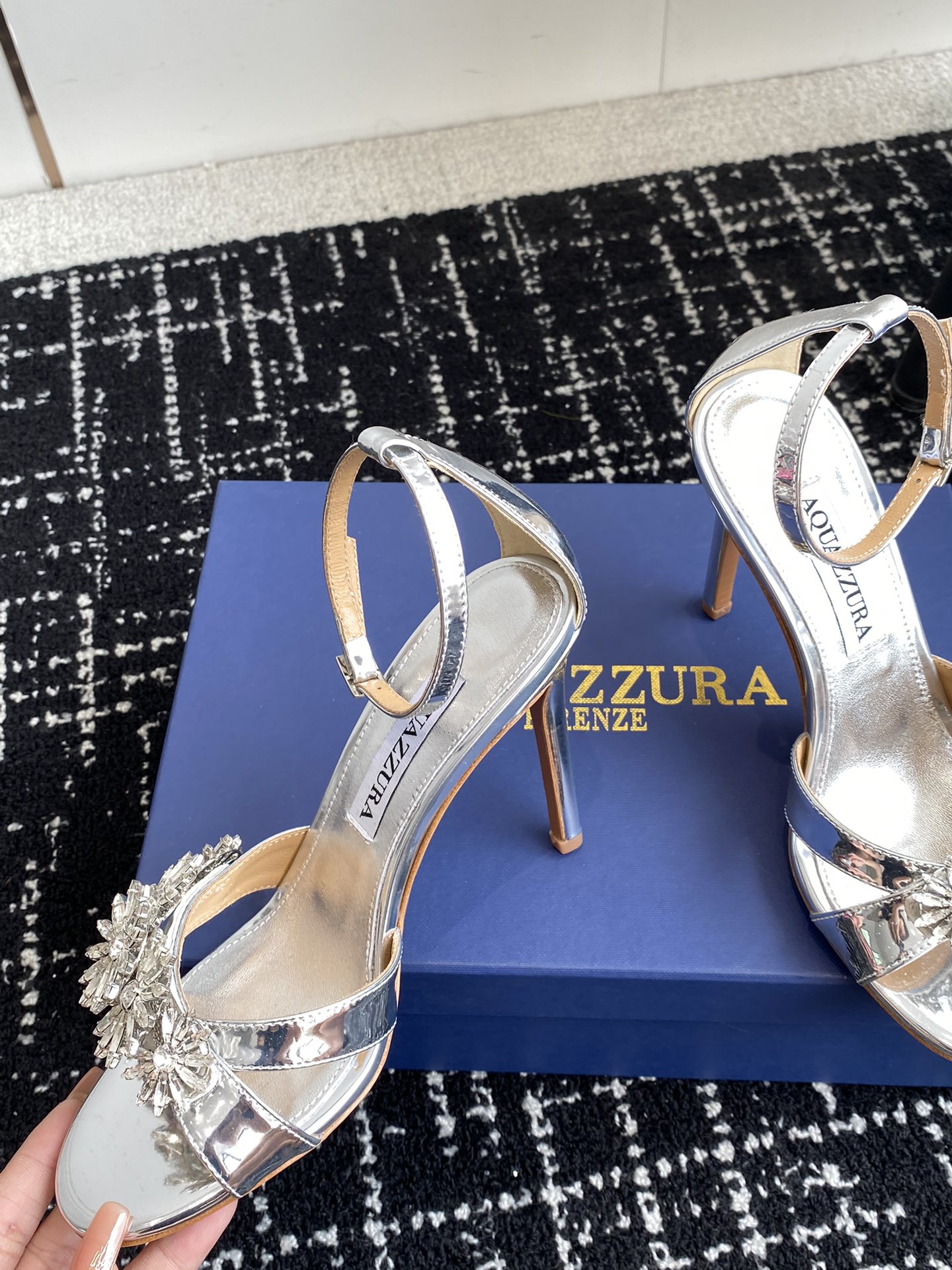 Aquazzura24ss惊艳火爆款菠萝王室贵族的钟爱雍容华贵气质高雅到手如图柜级品质进口羊皮真丝璀璨别