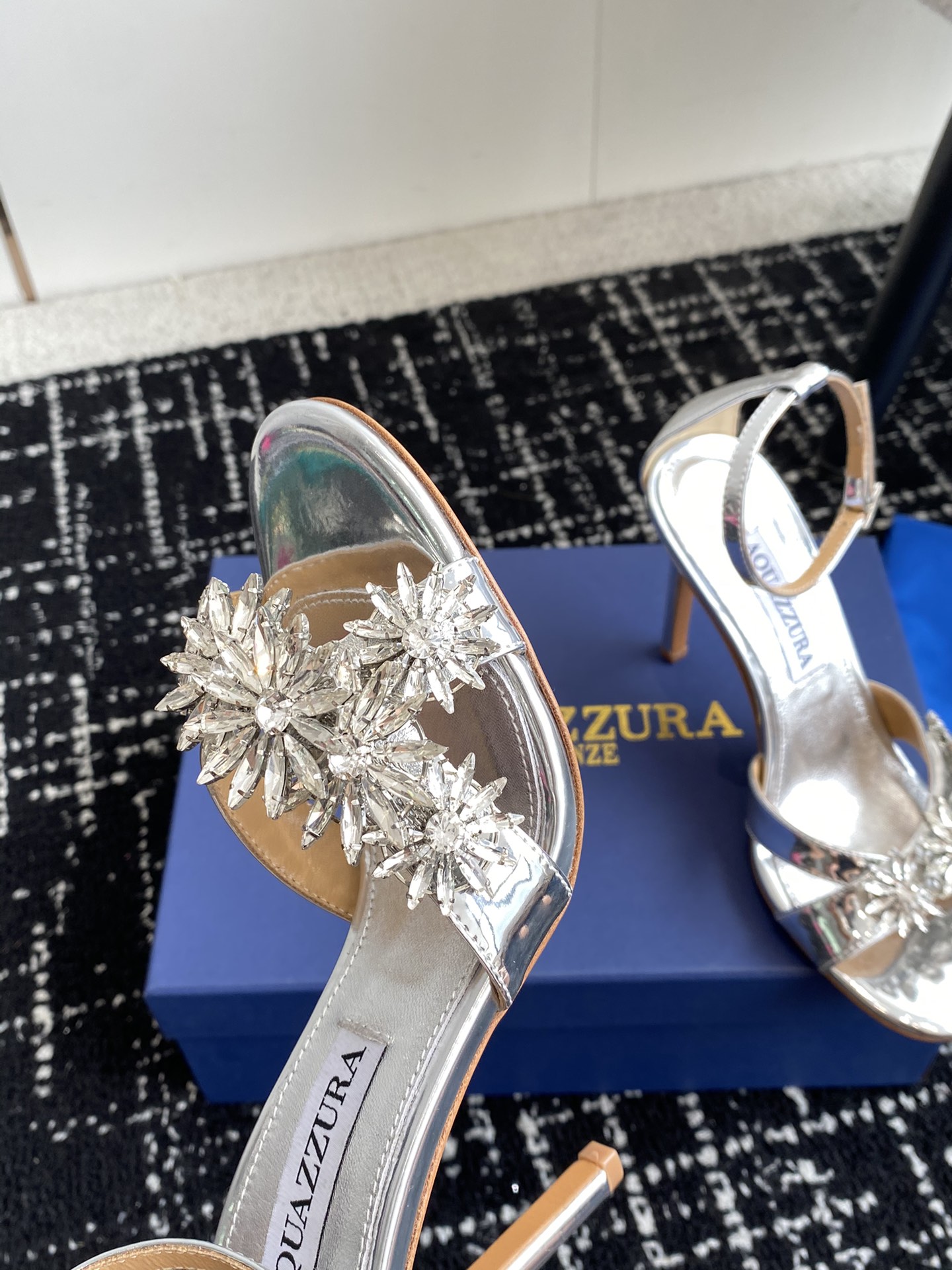 Aquazzura24ss惊艳火爆款菠萝王室贵族的钟爱雍容华贵气质高雅到手如图柜级品质进口羊皮真丝璀璨别