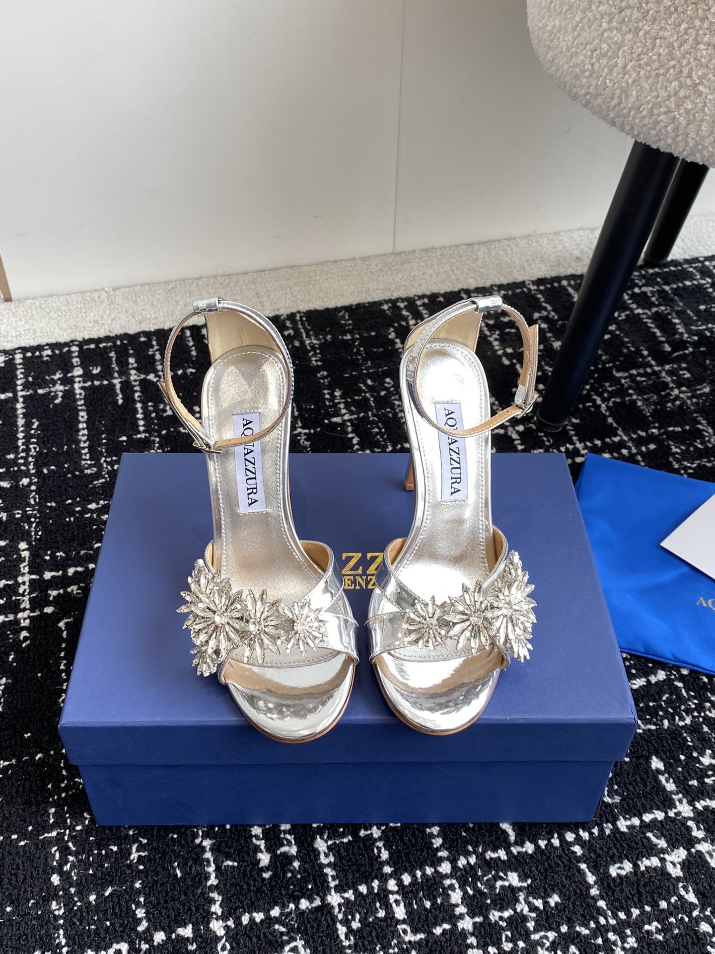 Aquazzura24ss惊艳火爆款菠萝王室贵族的钟爱雍容华贵气质高雅到手如图柜级品质进口羊皮真丝璀璨别