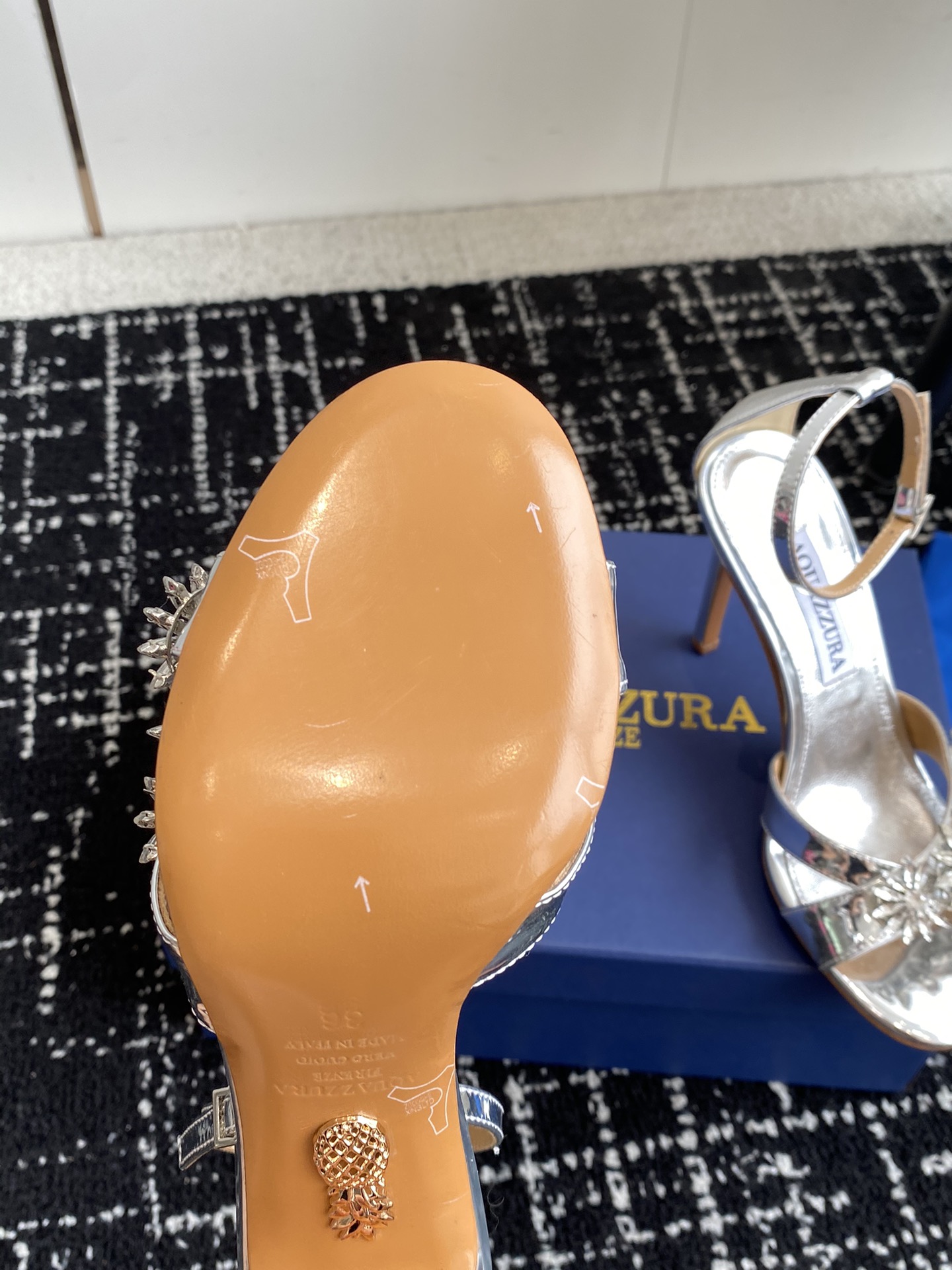 Aquazzura24ss惊艳火爆款菠萝王室贵族的钟爱雍容华贵气质高雅到手如图柜级品质进口羊皮真丝璀璨别