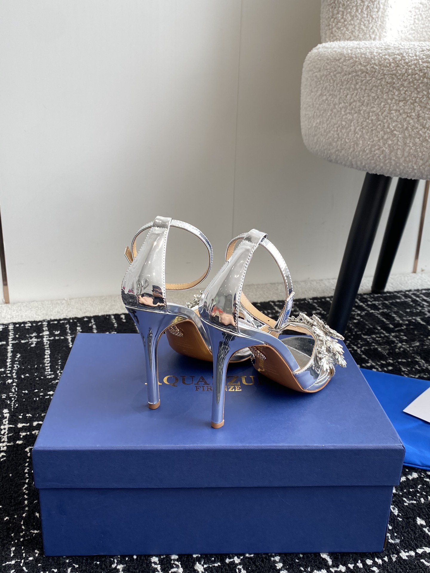 Aquazzura24ss惊艳火爆款菠萝王室贵族的钟爱雍容华贵气质高雅到手如图柜级品质进口羊皮真丝璀璨别