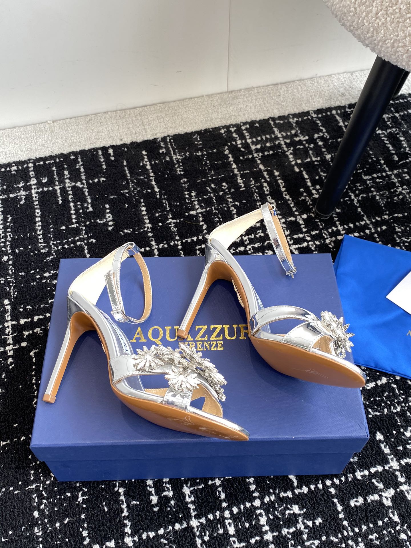 Aquazzura24ss惊艳火爆款菠萝王室贵族的钟爱雍容华贵气质高雅到手如图柜级品质进口羊皮真丝璀璨别