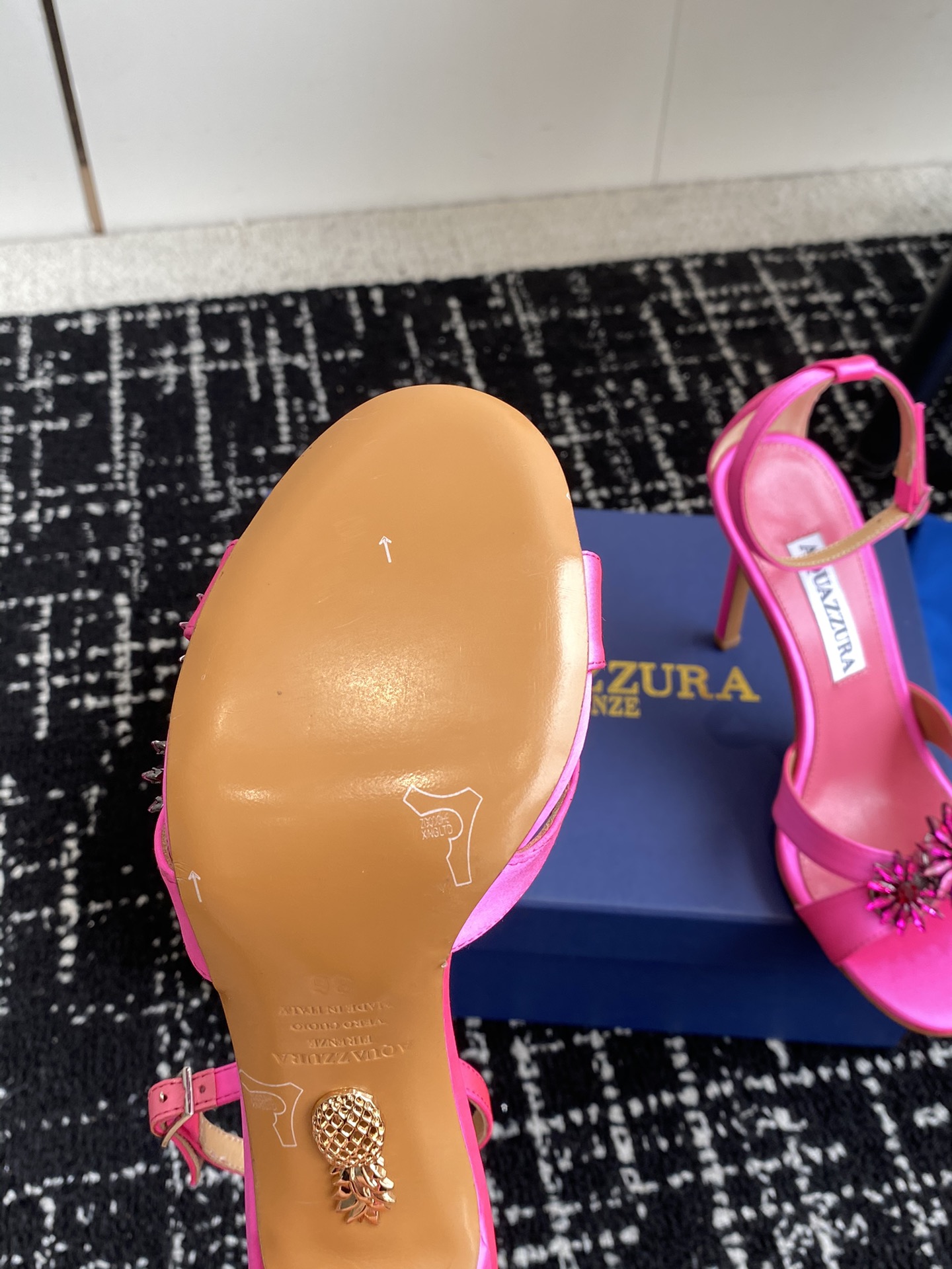 Aquazzura24ss惊艳火爆款菠萝王室贵族的钟爱雍容华贵气质高雅到手如图柜级品质进口羊皮真丝璀璨别