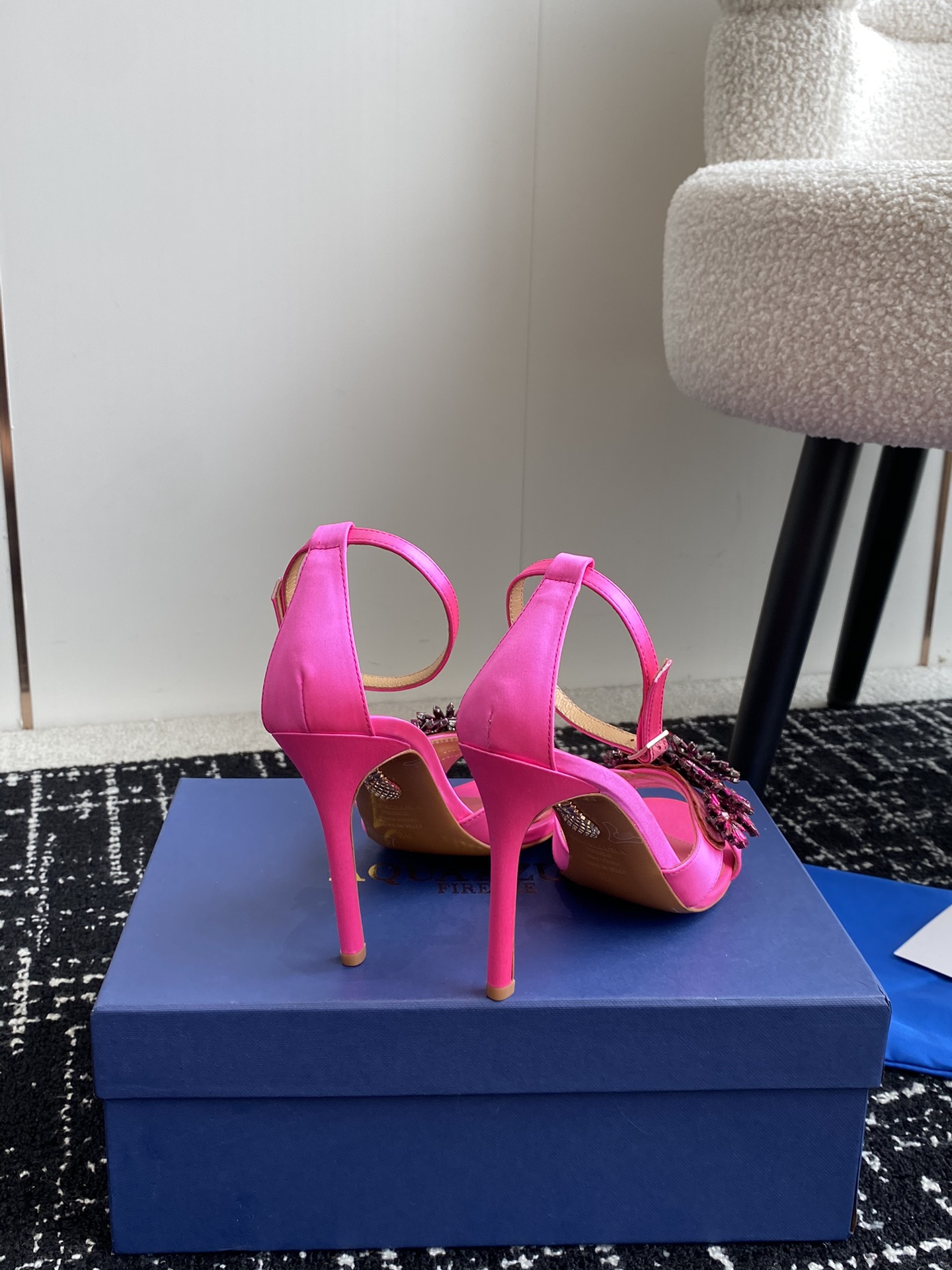 Aquazzura24ss惊艳火爆款菠萝王室贵族的钟爱雍容华贵气质高雅到手如图柜级品质进口羊皮真丝璀璨别